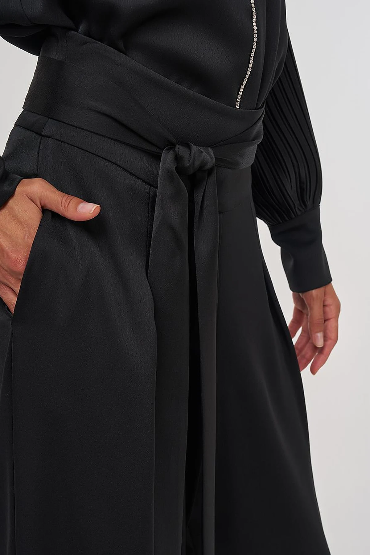 Waist-Knotted Satin Trousers - Black