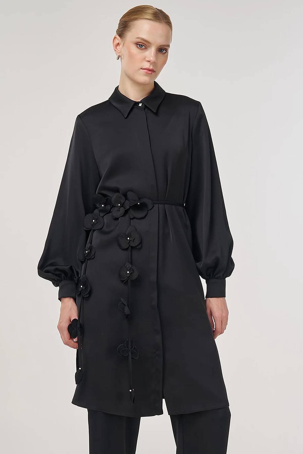 Floral-Embellished Elegant Tunic Black