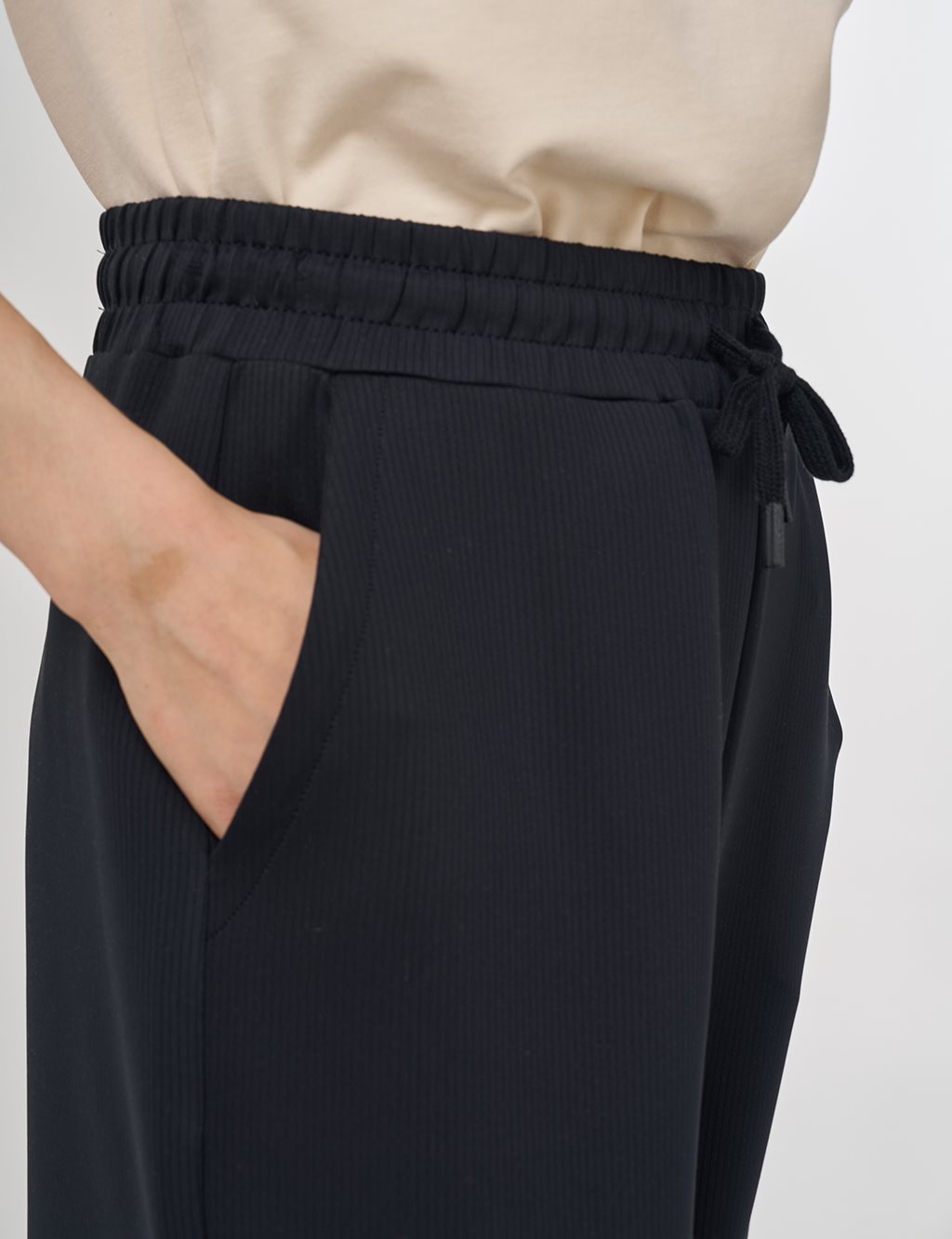 Drawstring Relaxed-Fit Pants Black 