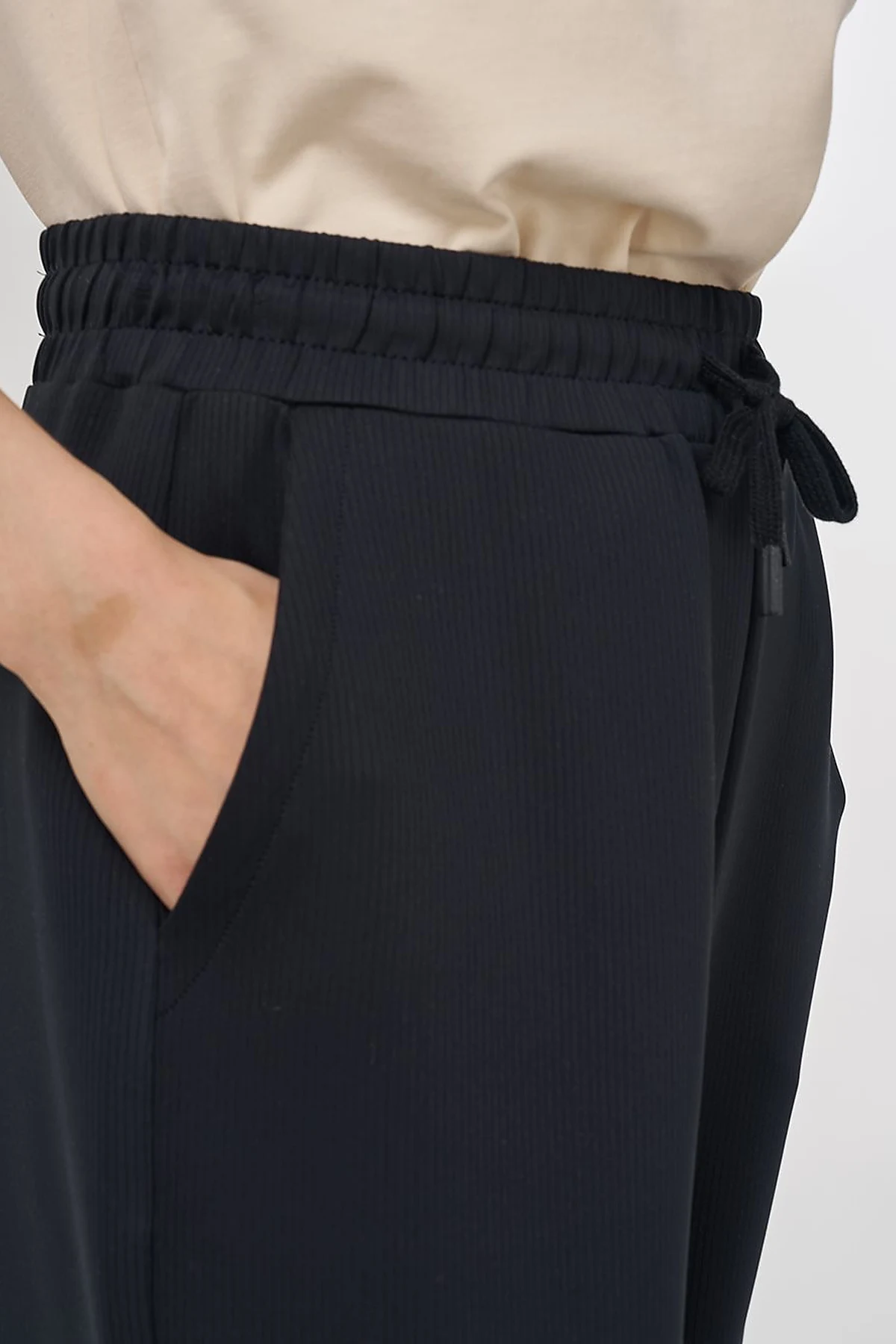 Drawstring Relaxed-Fit Pants Black 