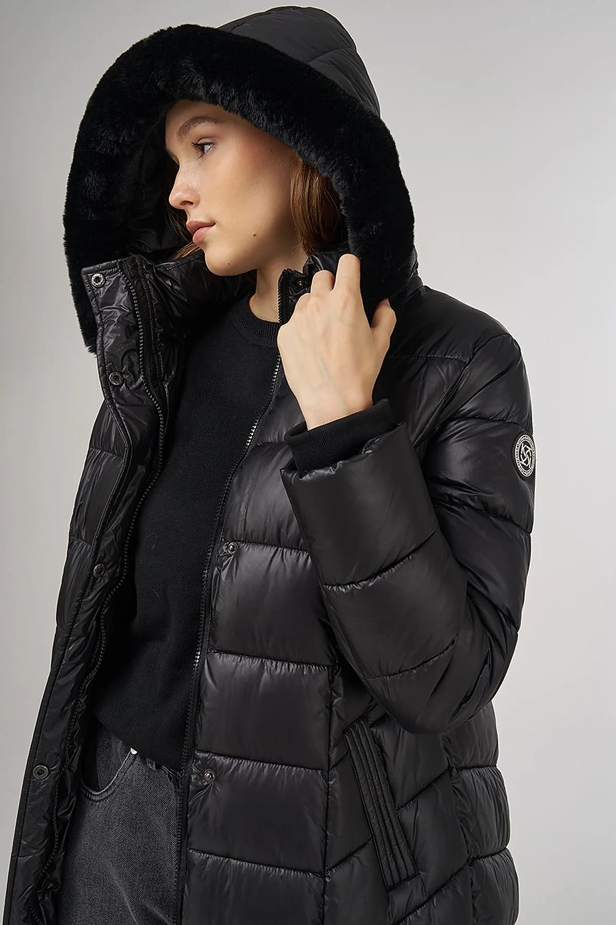 Logo Detaylı Anorak Mont Siyah 