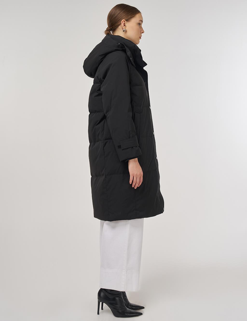 Pocket Detailed Goose Down Coat in Black