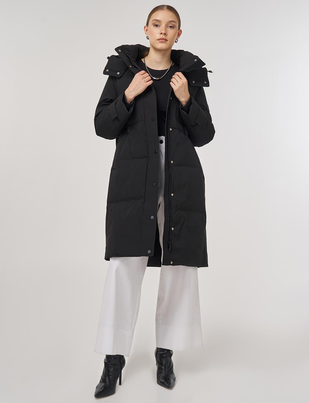 Pocket Detailed Goose Down Coat in Black