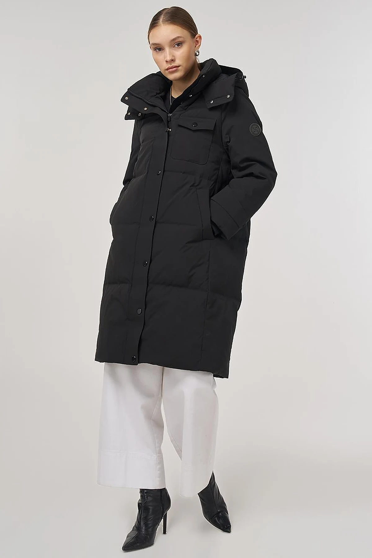 Pocket Detailed Goose Down Coat in Black