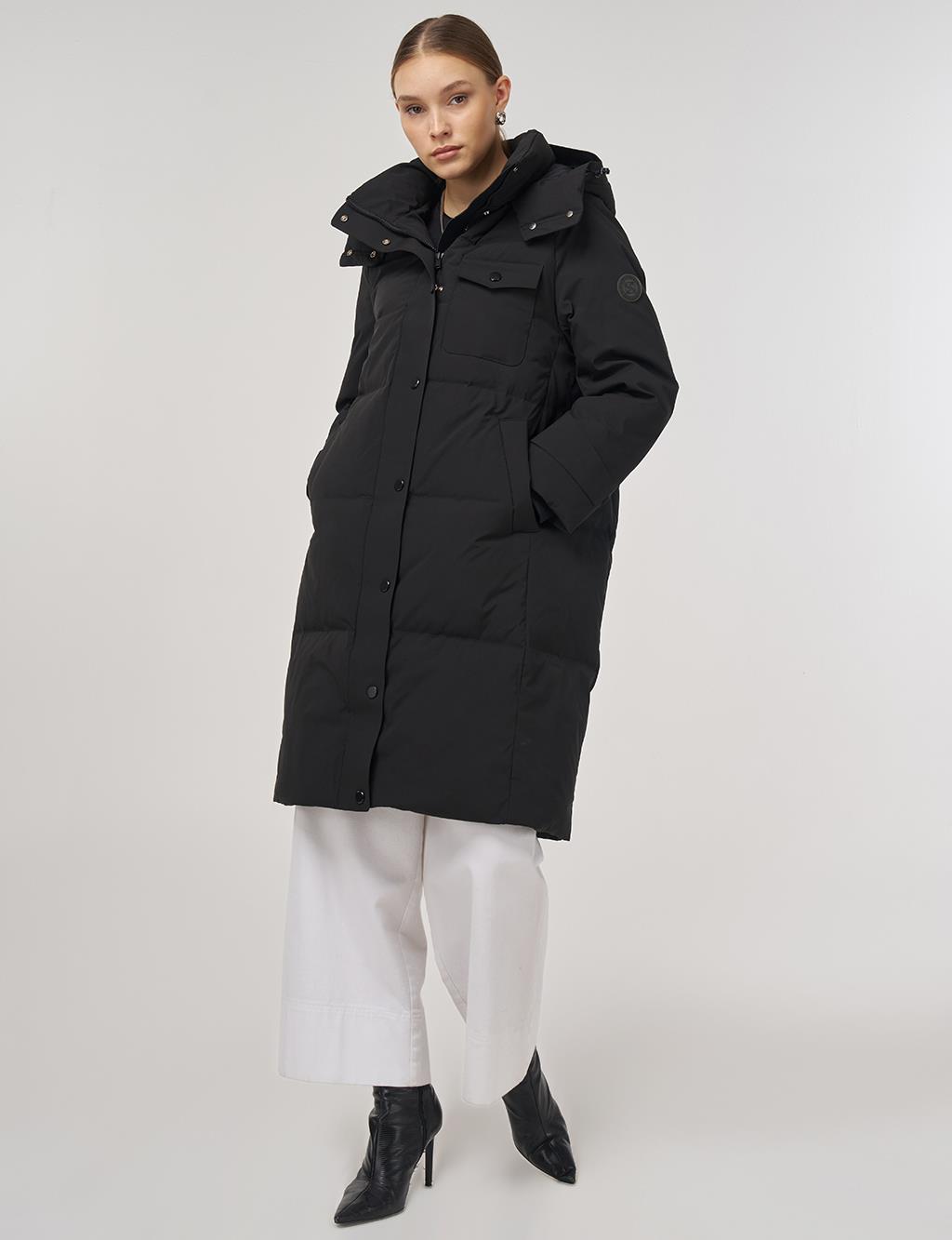 Pocket Detailed Goose Down Coat in Black