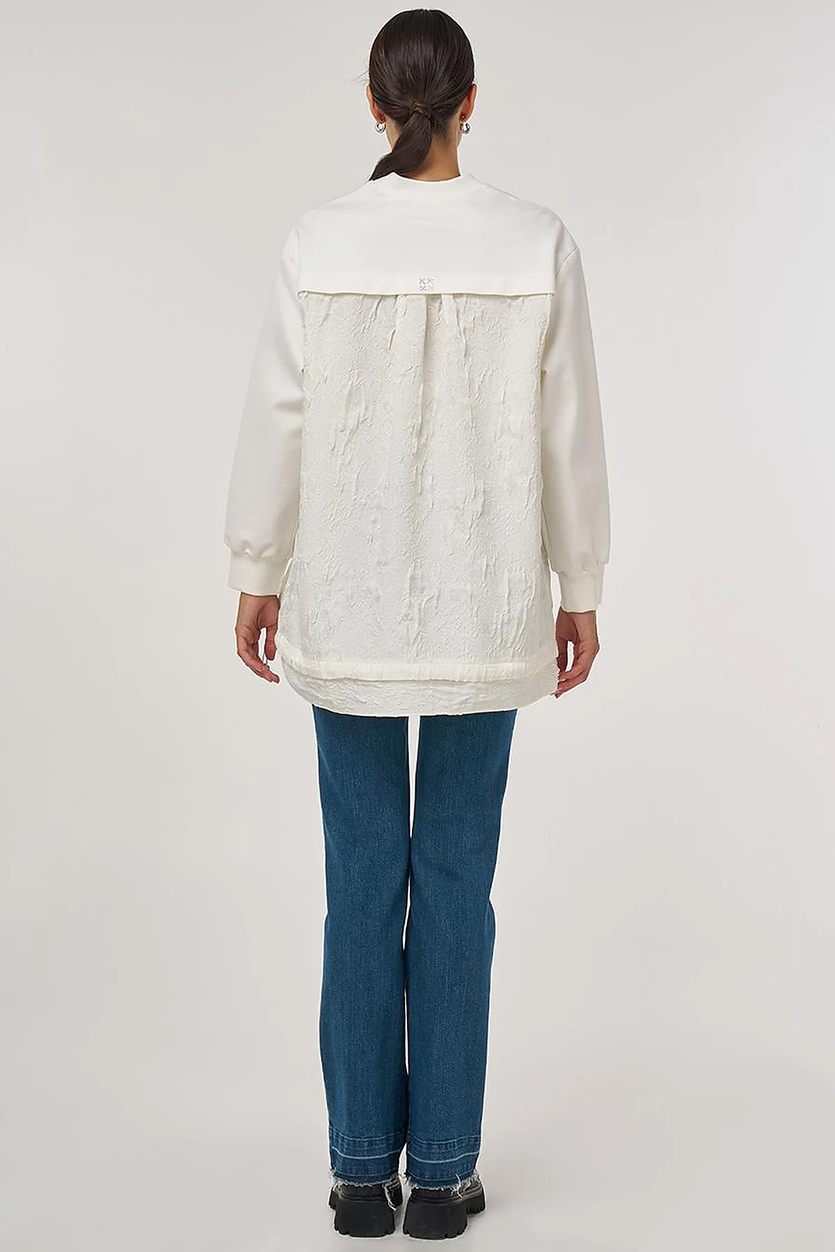 Embossed Detail Sweatshirt Ecru