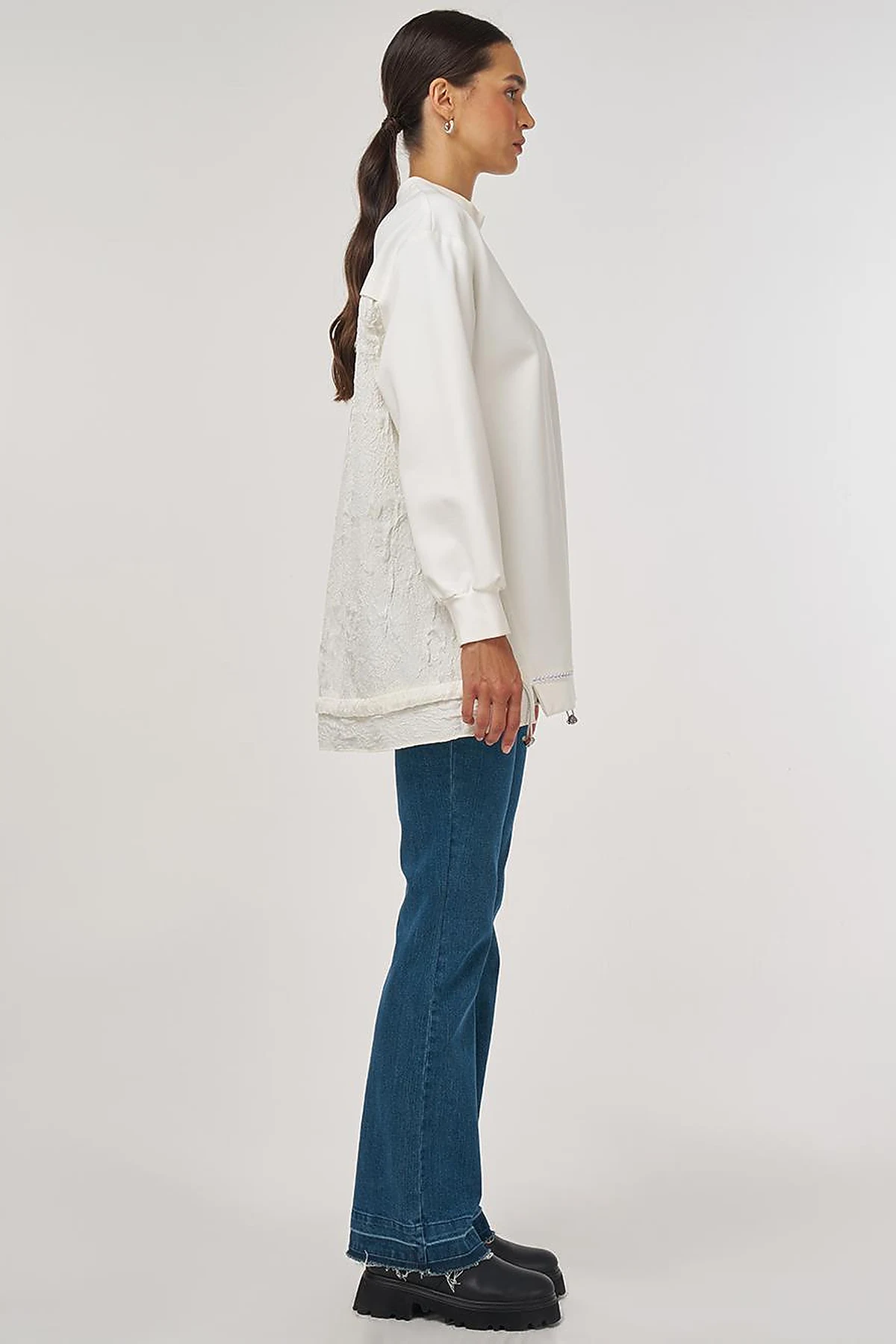 Embossed Detail Sweatshirt Ecru