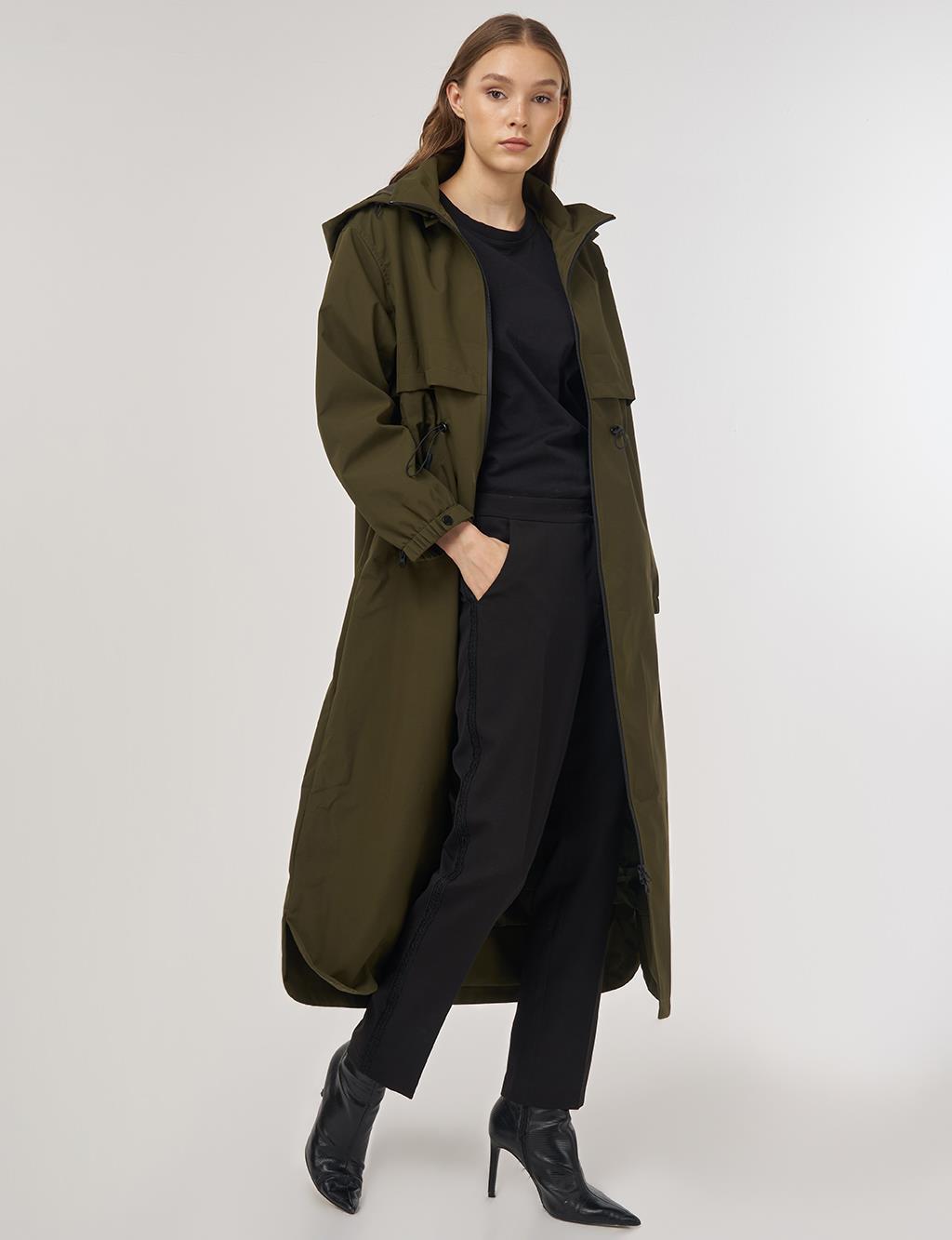 Bel Büzgülü Dik Yaka Parka Haki