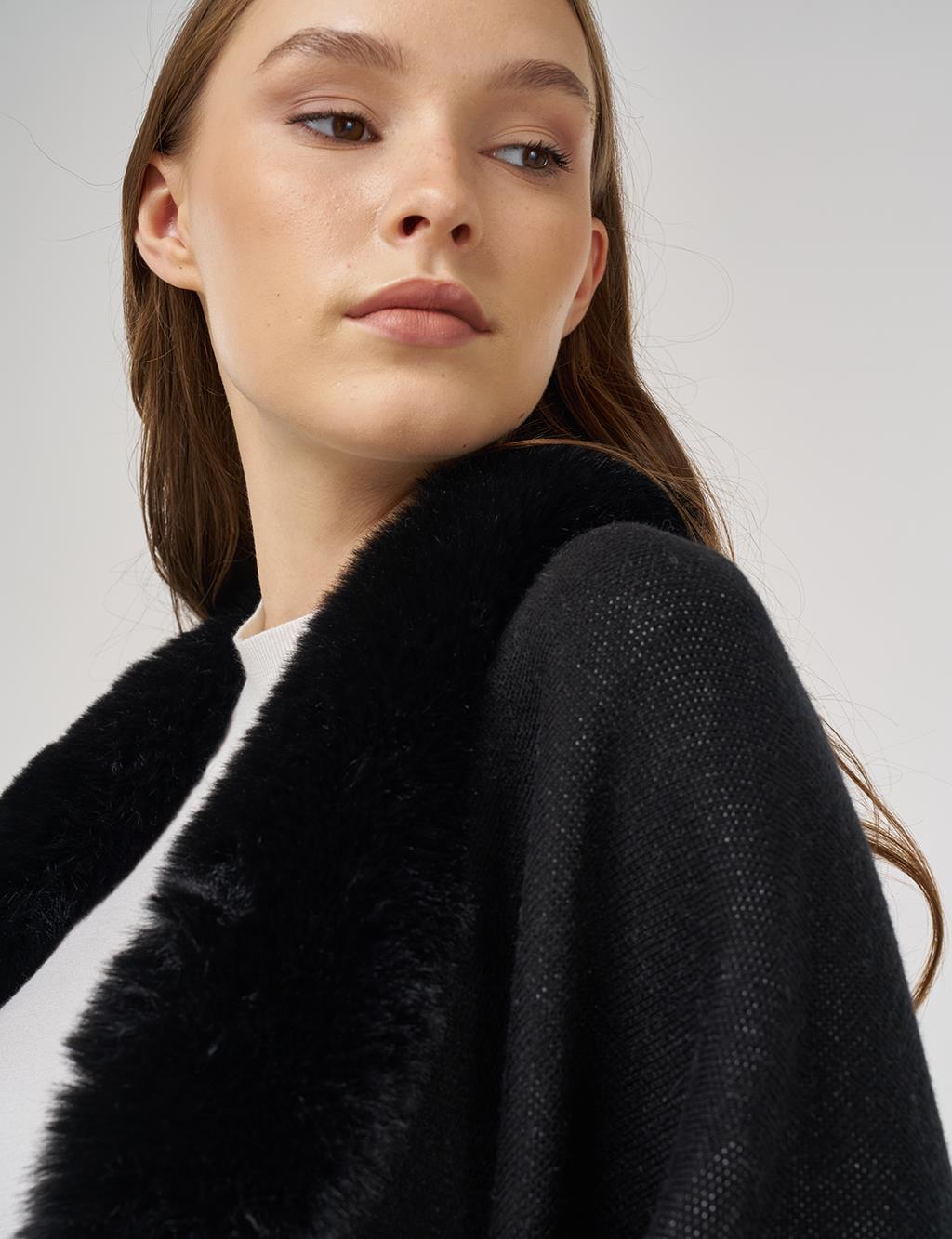 Faux Fur Detailed Poncho Black