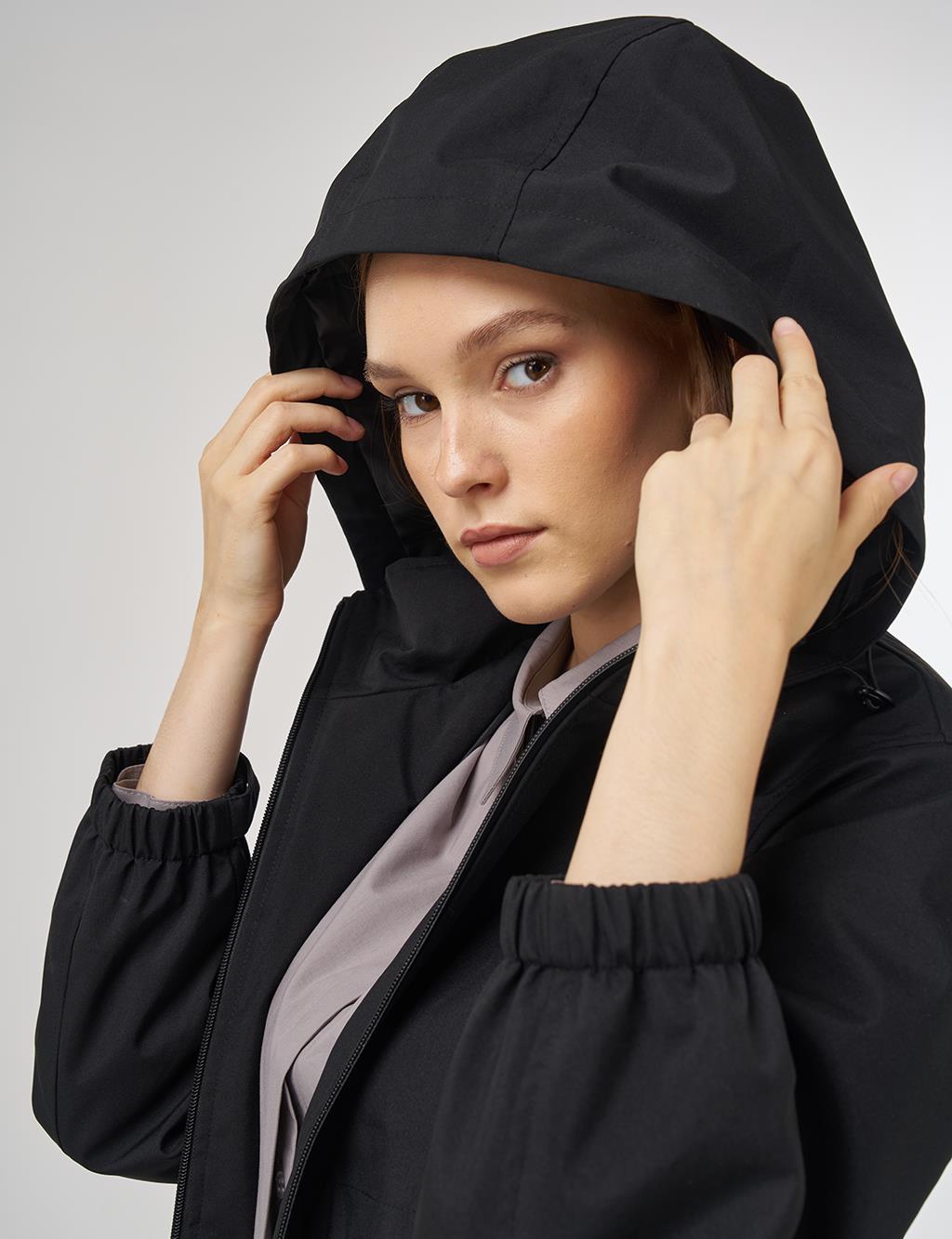 Bel Büzgülü Dik Yaka Parka Siyah 