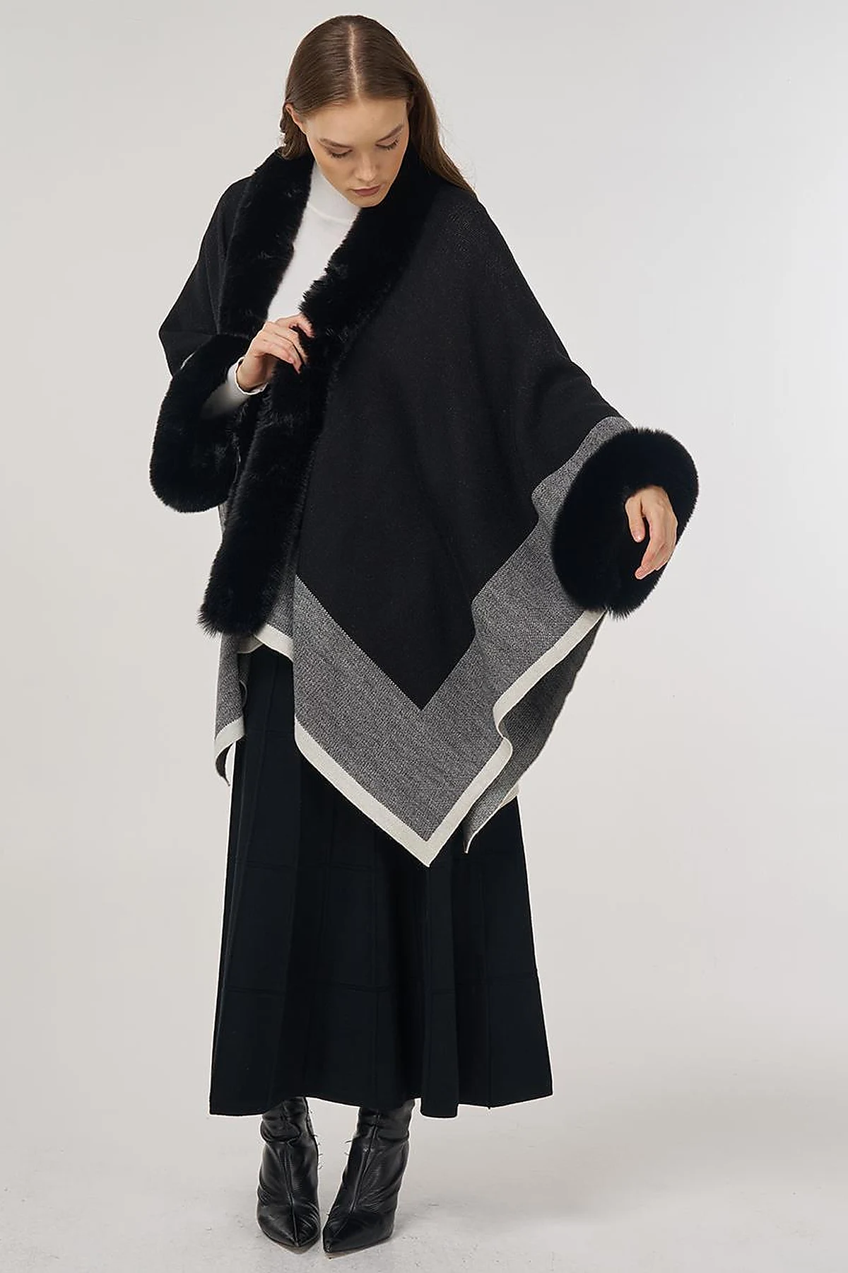  Faux Fur Detailed Poncho Black