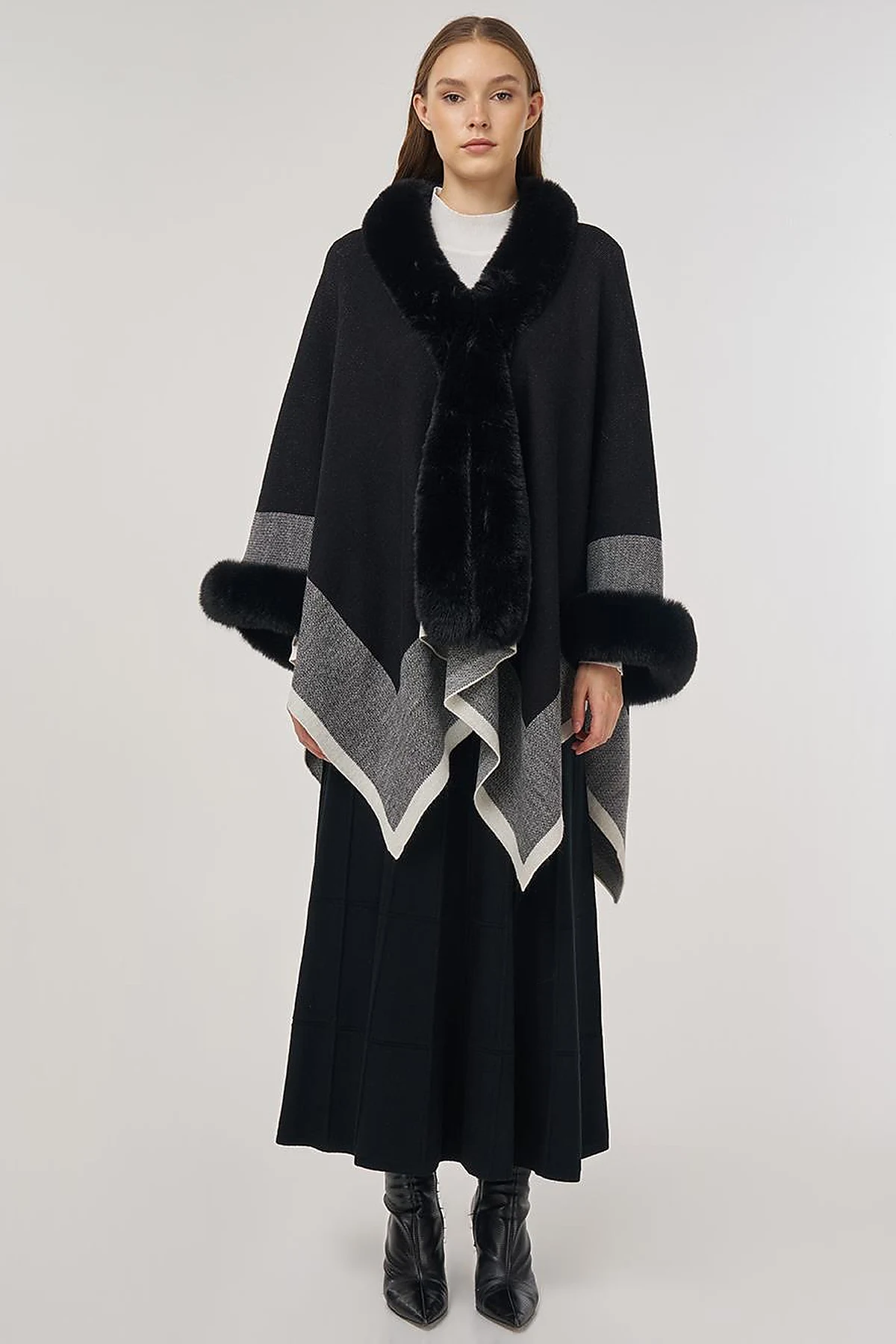 Faux Fur Detailed Poncho Black