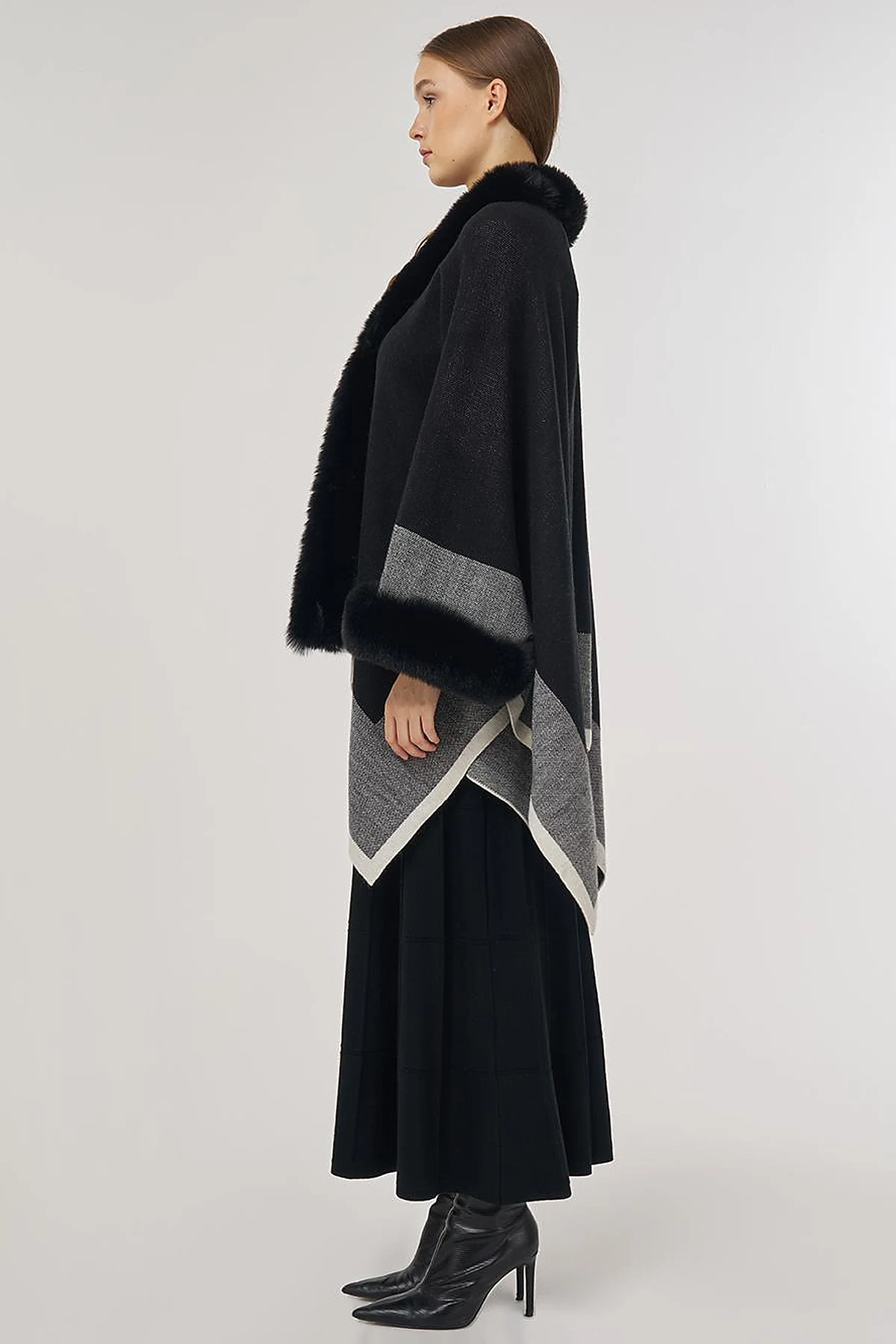  Faux Fur Detailed Poncho Black