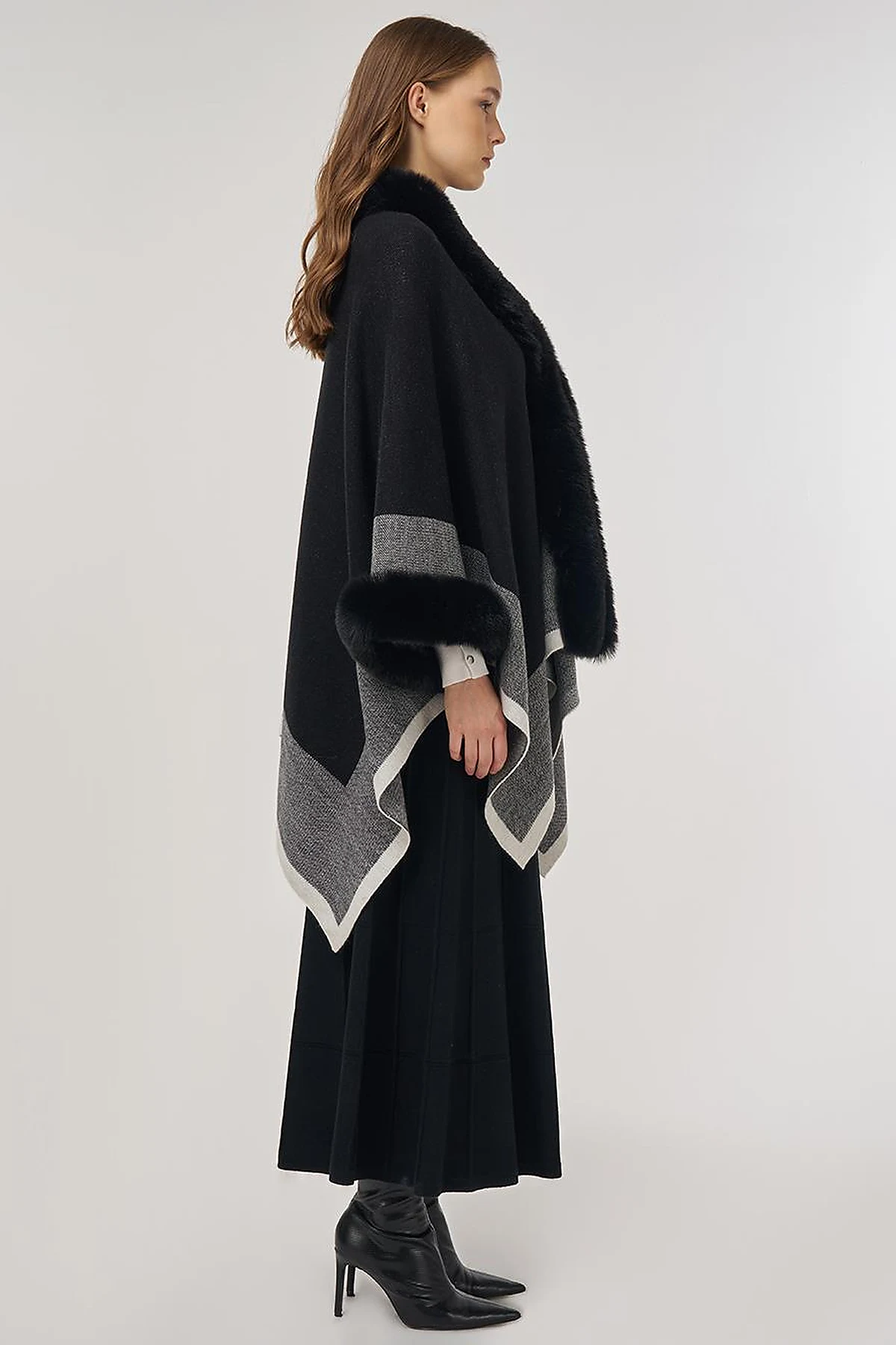 Faux Fur Detailed Poncho Black