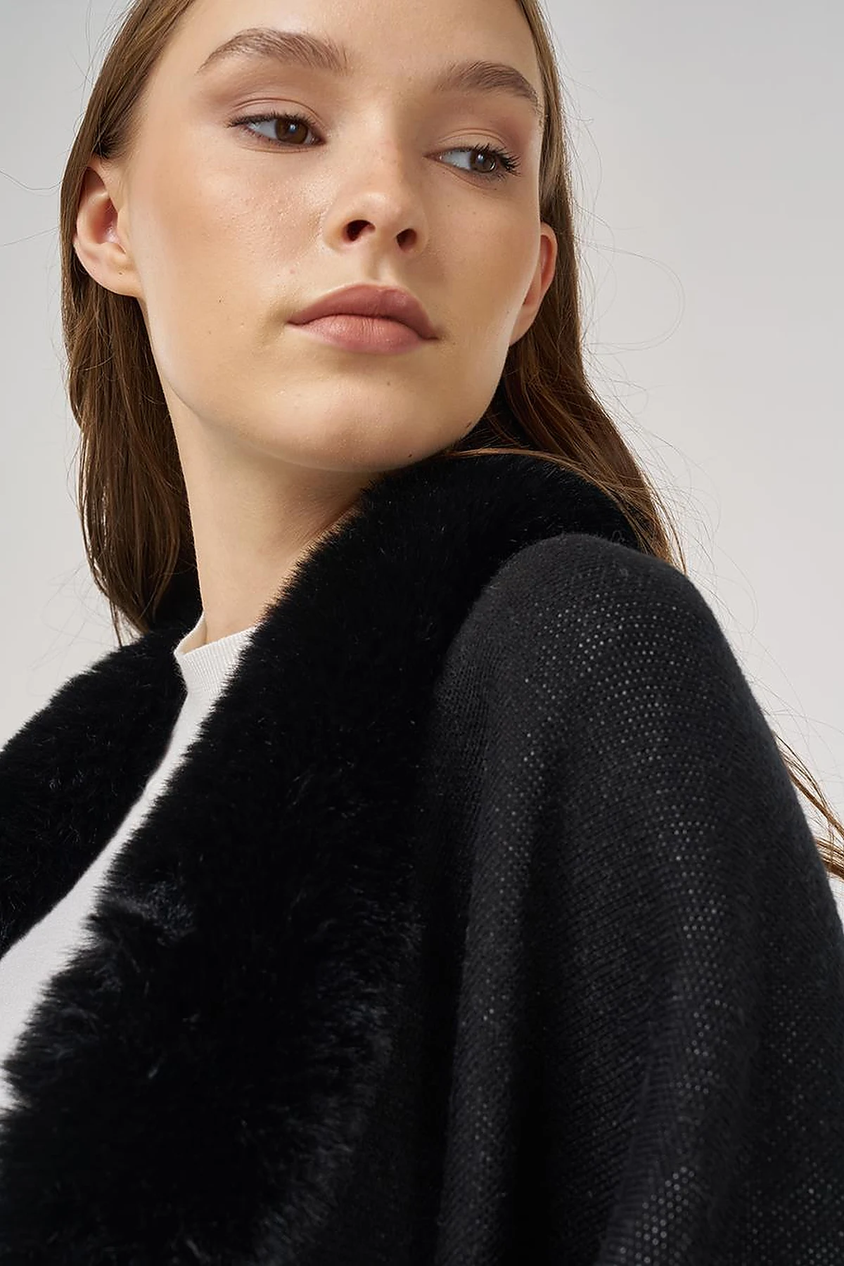  Faux Fur Detailed Poncho Black
