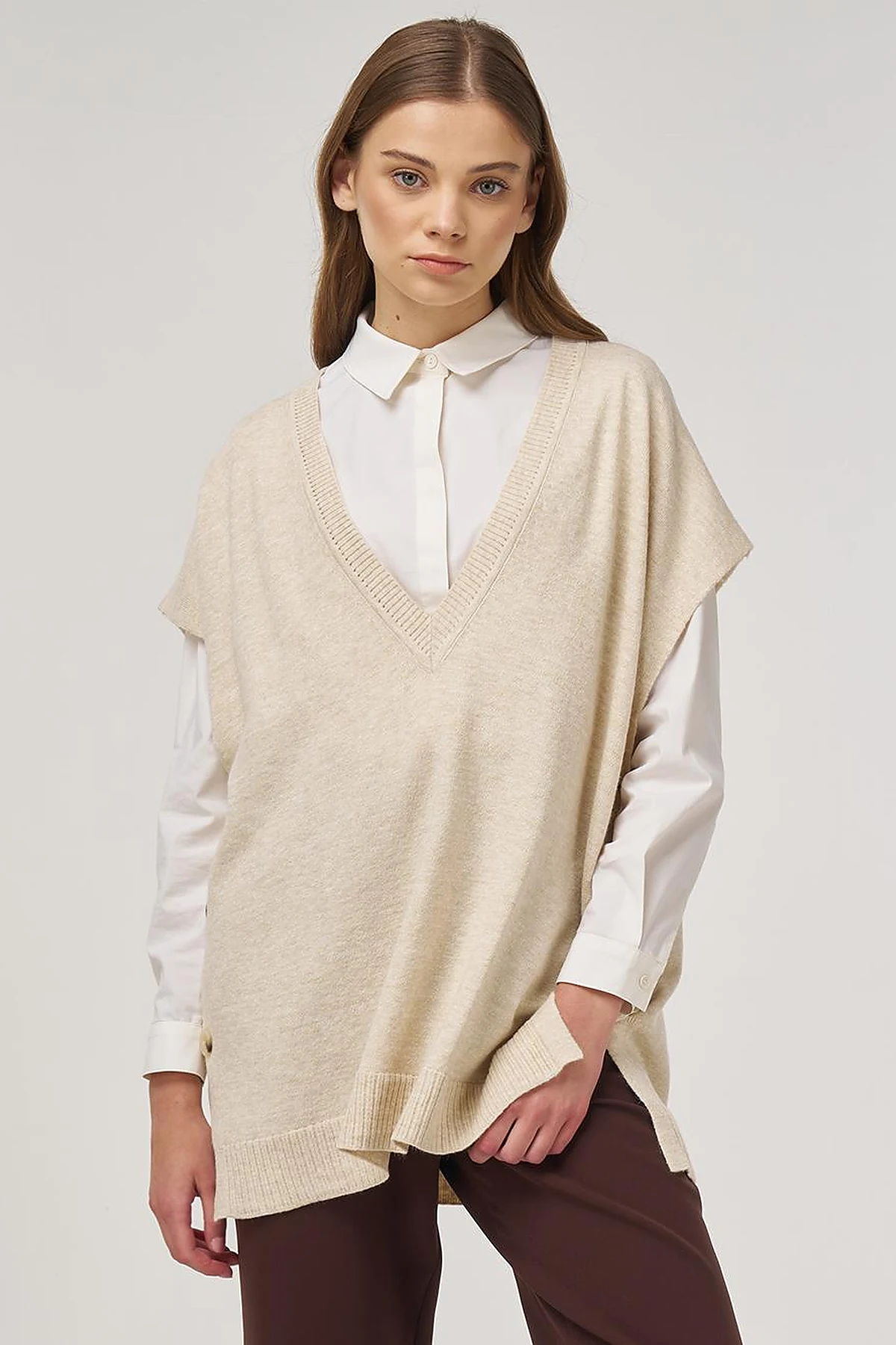 V-Neck Knit Vest Cream