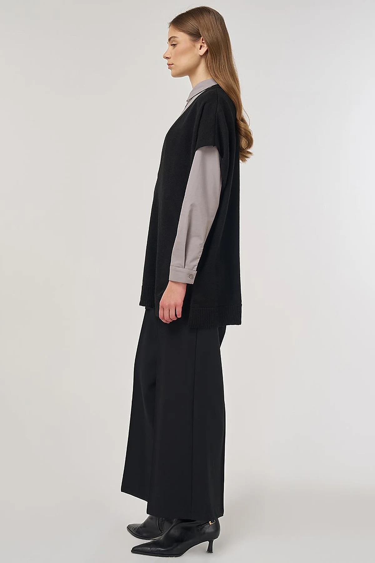V-Neck Knit Vest Black