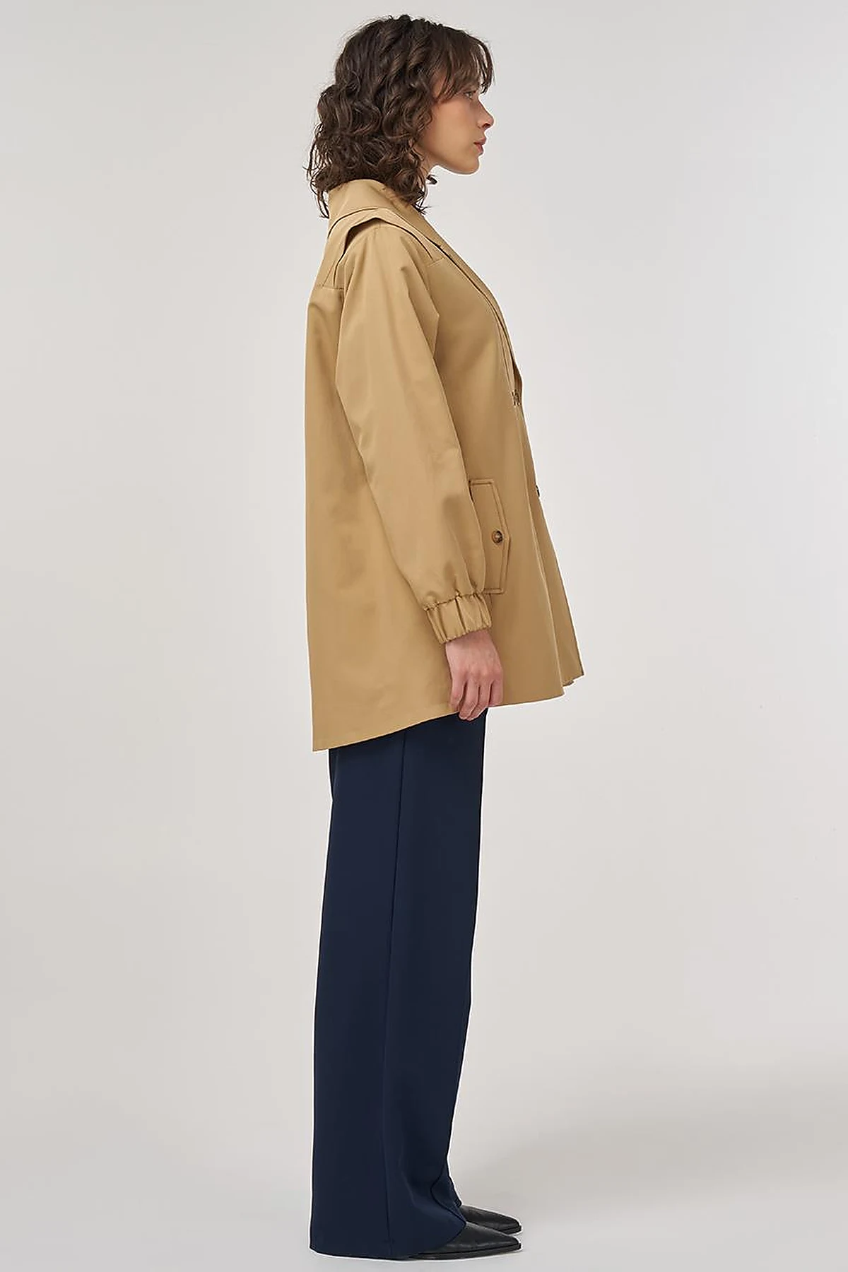 Elastic Cuff Shoulder Detailed Double-Breasted Jacket Beige