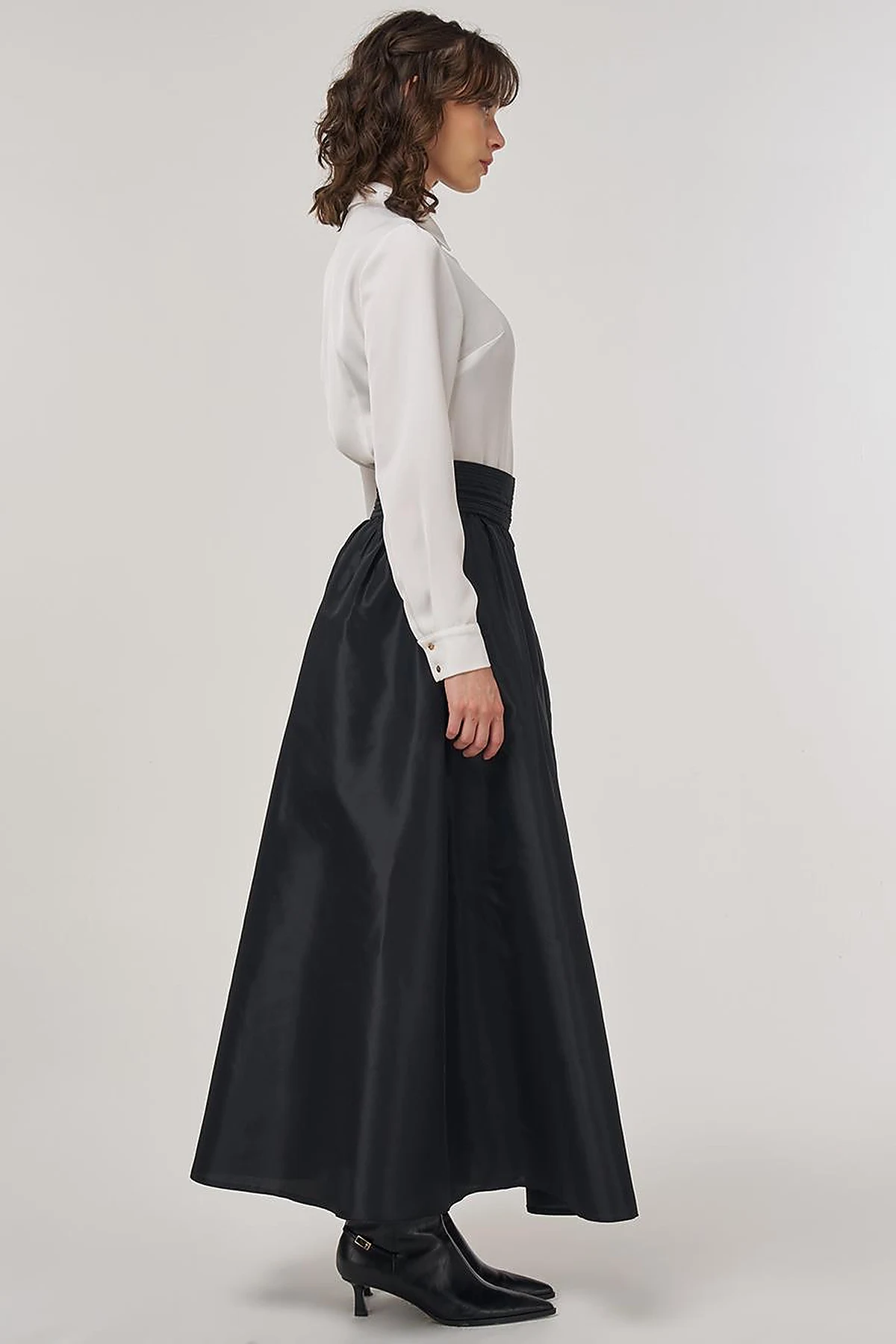 Flared Taffeta Skirt in Black