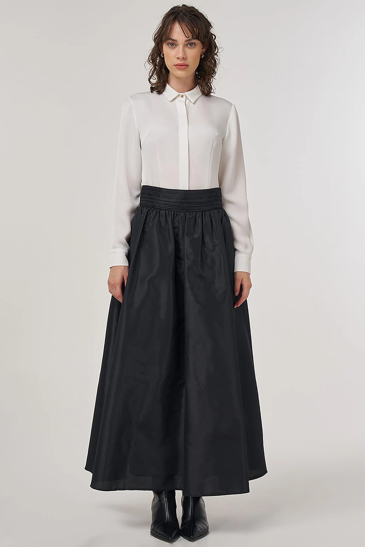 Flared Taffeta Skirt in Black