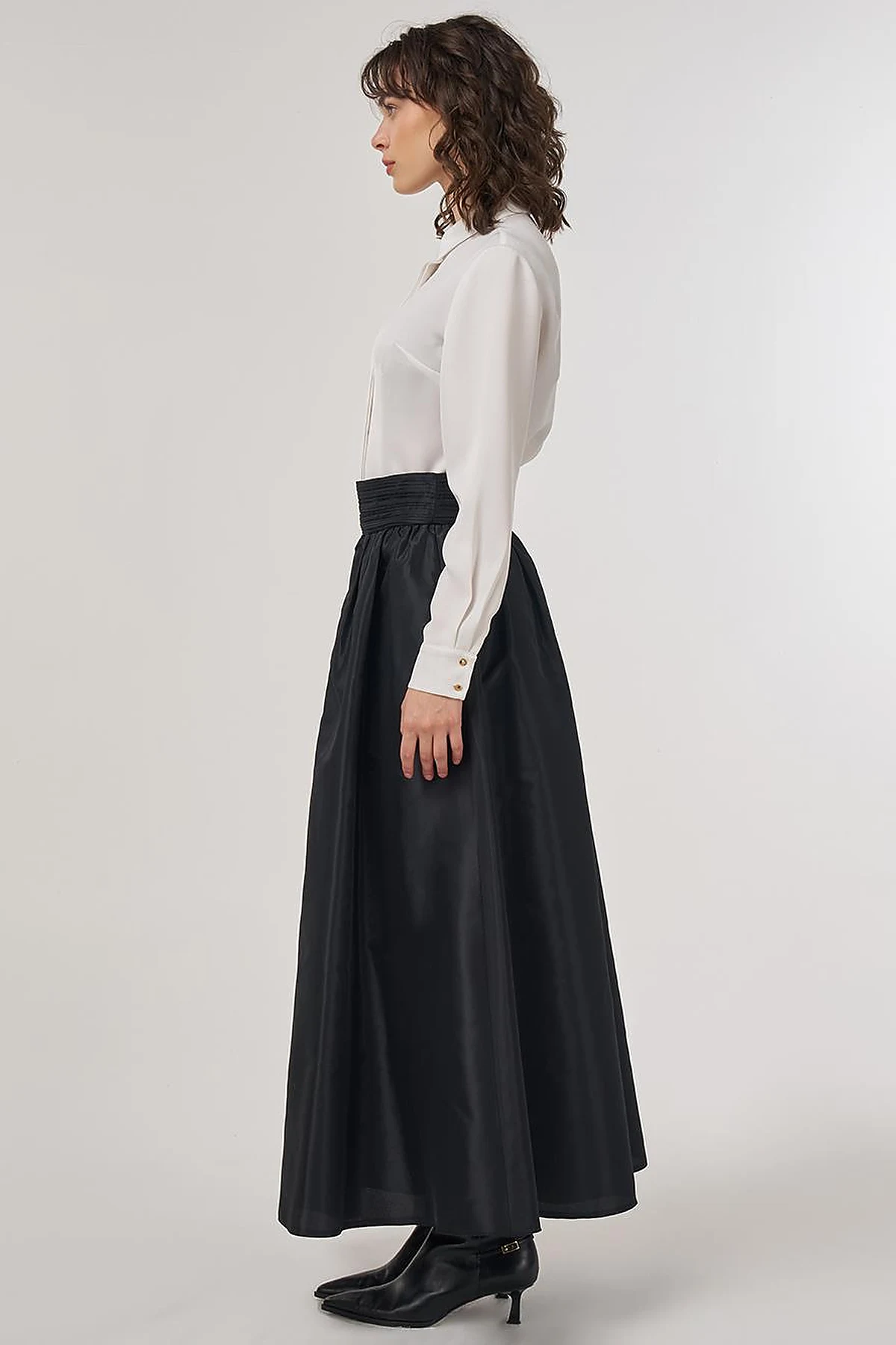 Flared Taffeta Skirt in Black