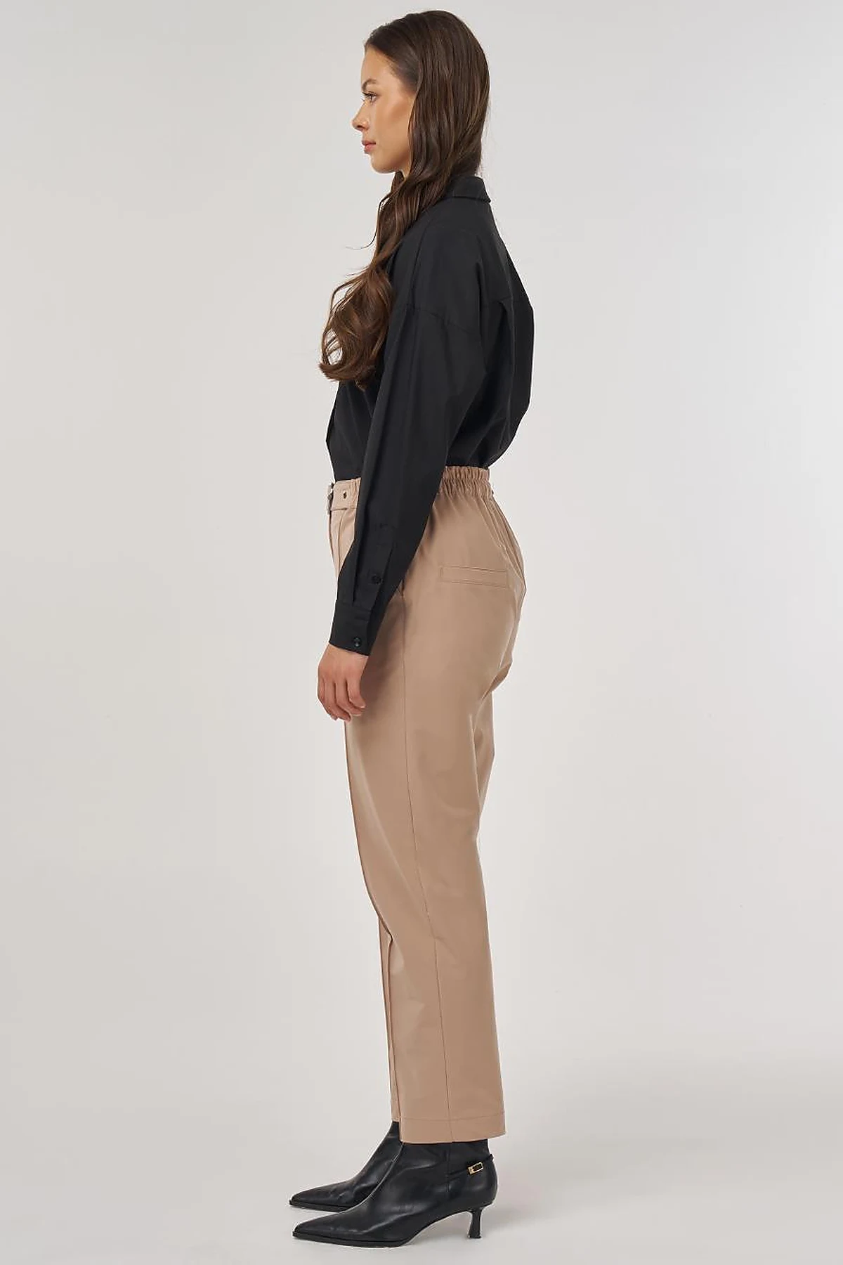 Grass-Embroidered Carrot Trousers with Elastic Waist Belt in Beige