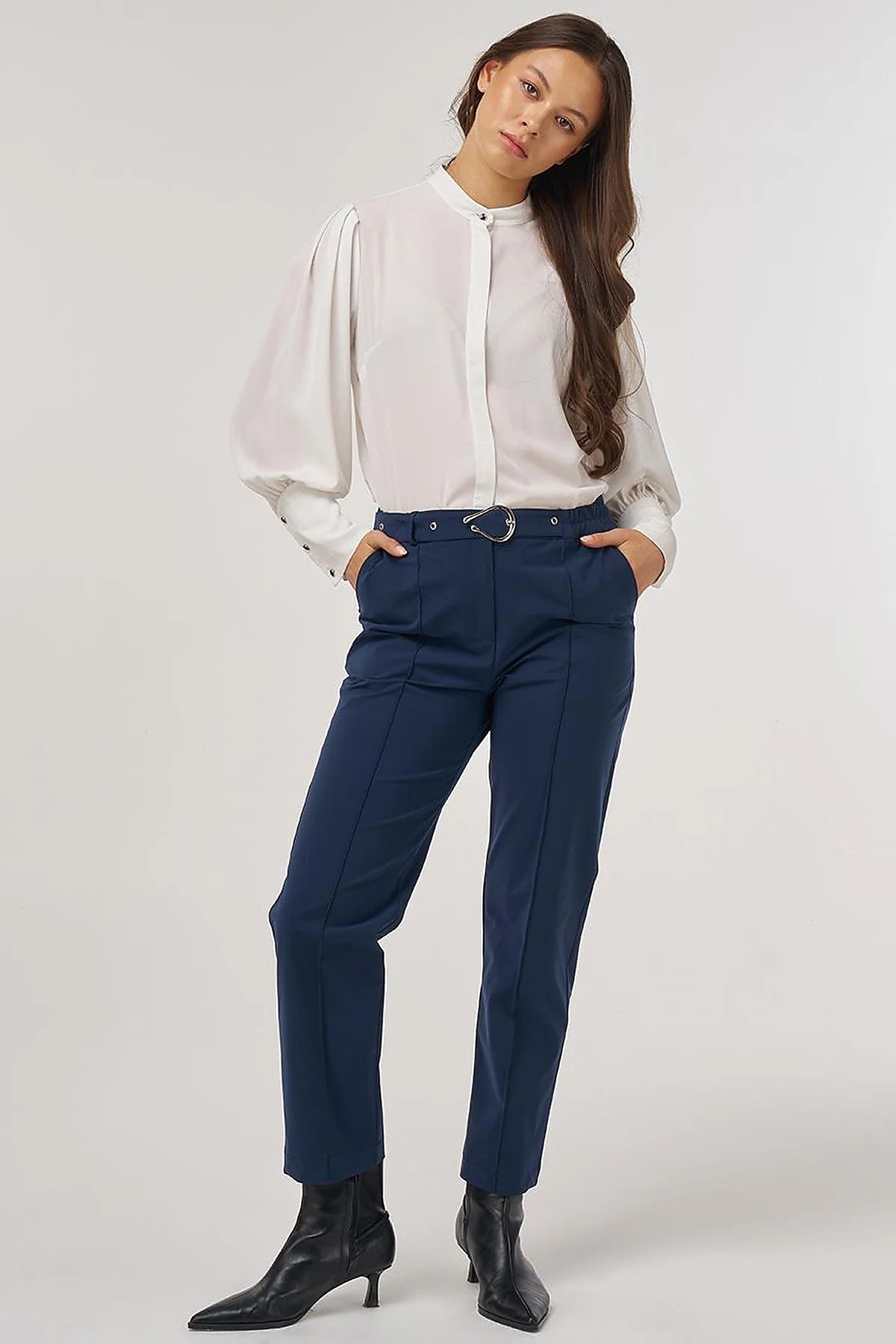 Grass-Embroidered Carrot Trousers with Elastic Waist Belt in Dark Navy