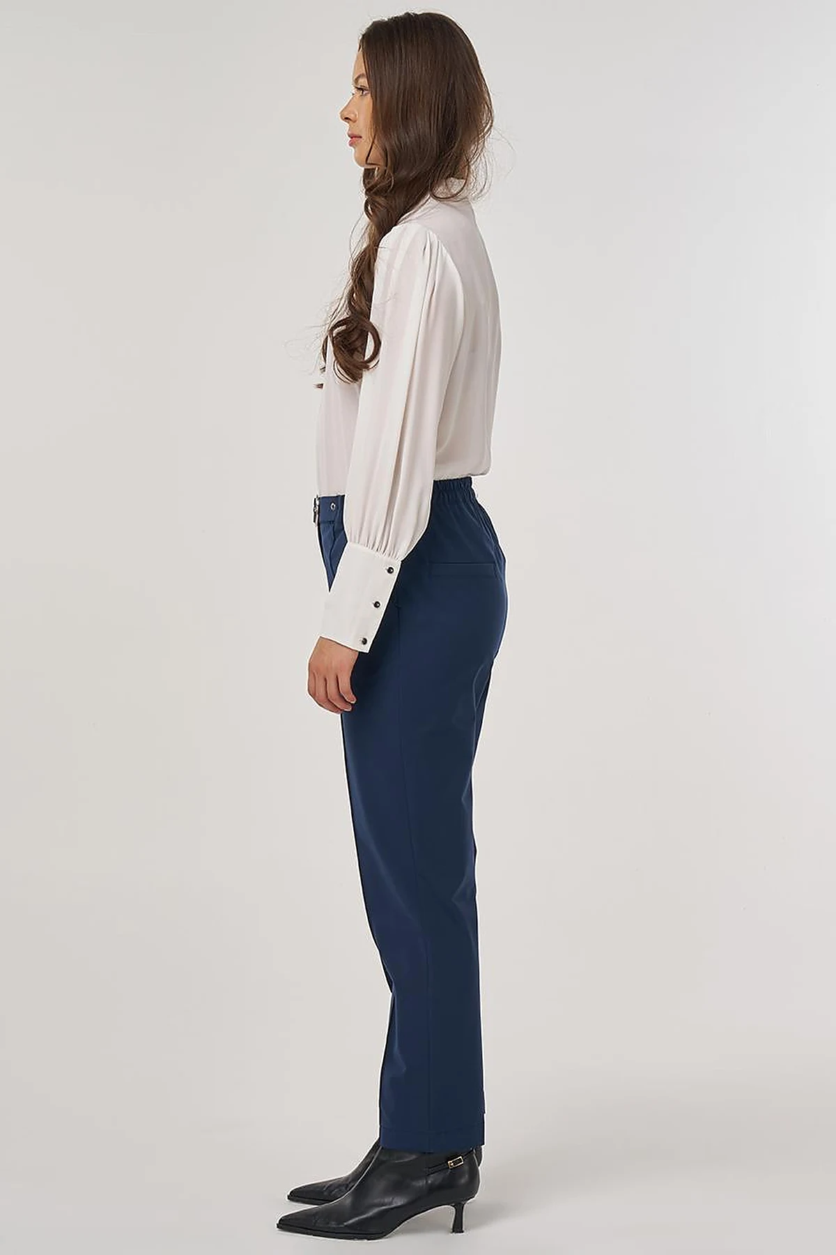 Grass-Embroidered Carrot Trousers with Elastic Waist Belt in Dark Navy
