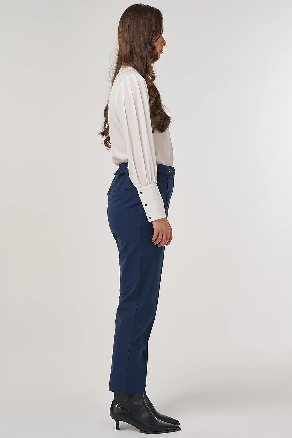 Grass-Embroidered Carrot Trousers with Elastic Waist Belt in Dark Navy