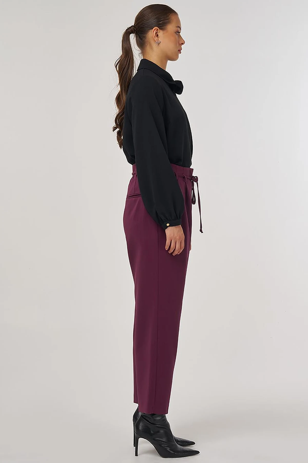 Pleated Lace-Up Belted Pipe-Leg Trousers in Fig