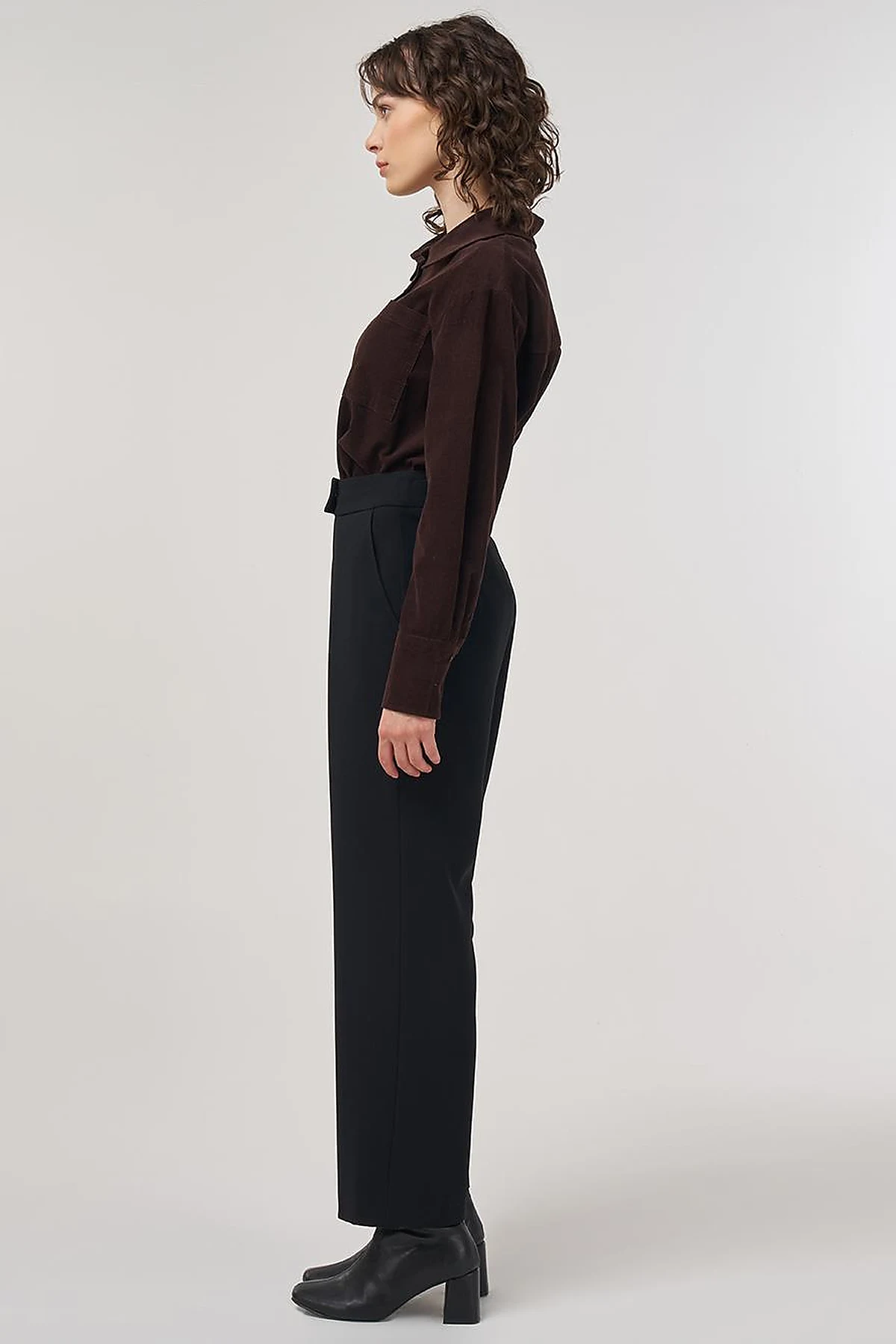 High-Waisted Straight-Cut Fabric Trousers in Black