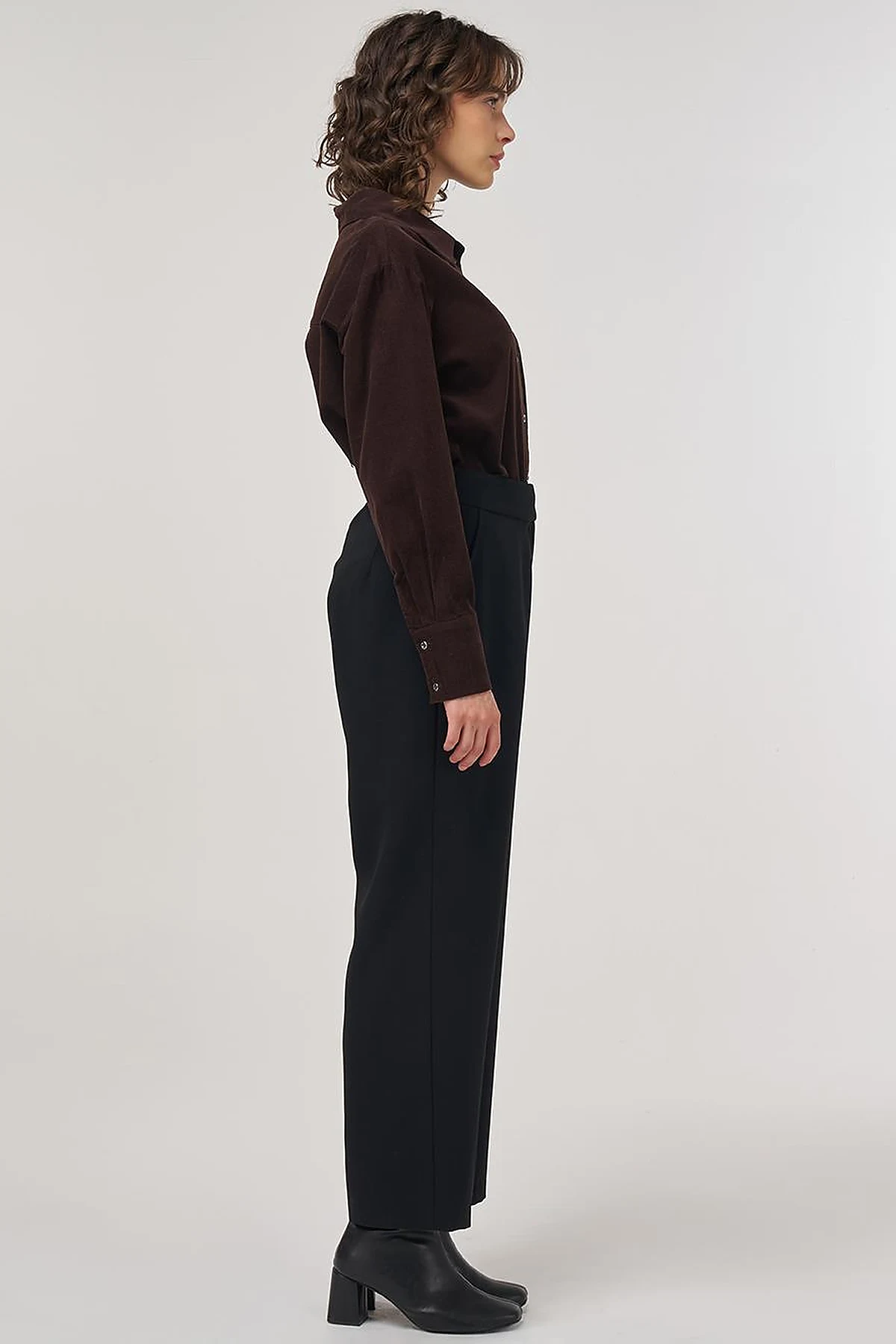 High-Waisted Straight-Cut Fabric Trousers in Black
