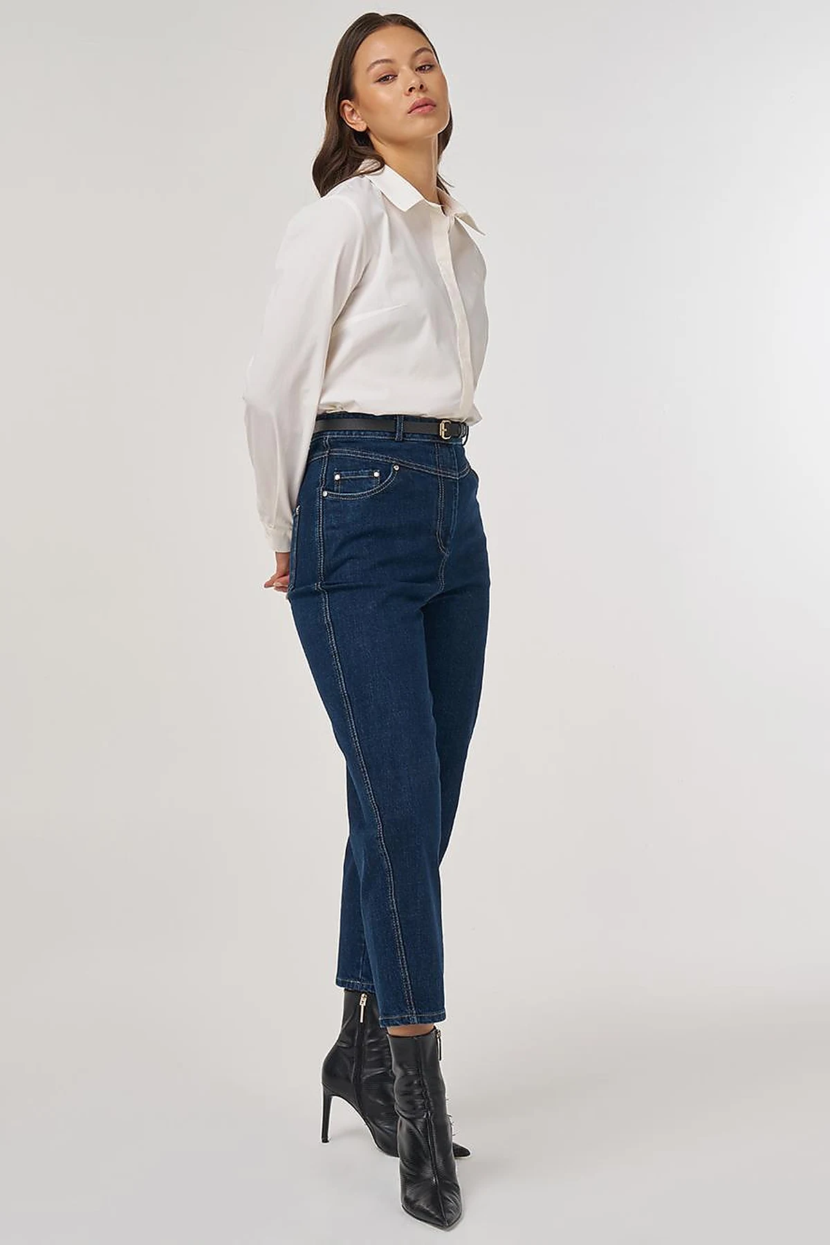 High-Waist Carrot Cut Denim Pants Navy Blue
