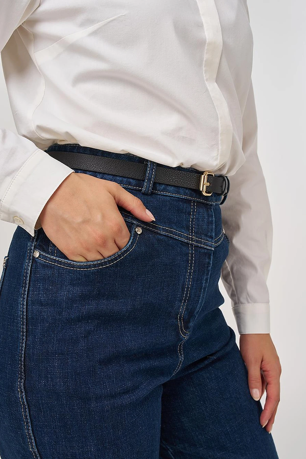 High-Waist Carrot Cut Denim Pants Navy Blue