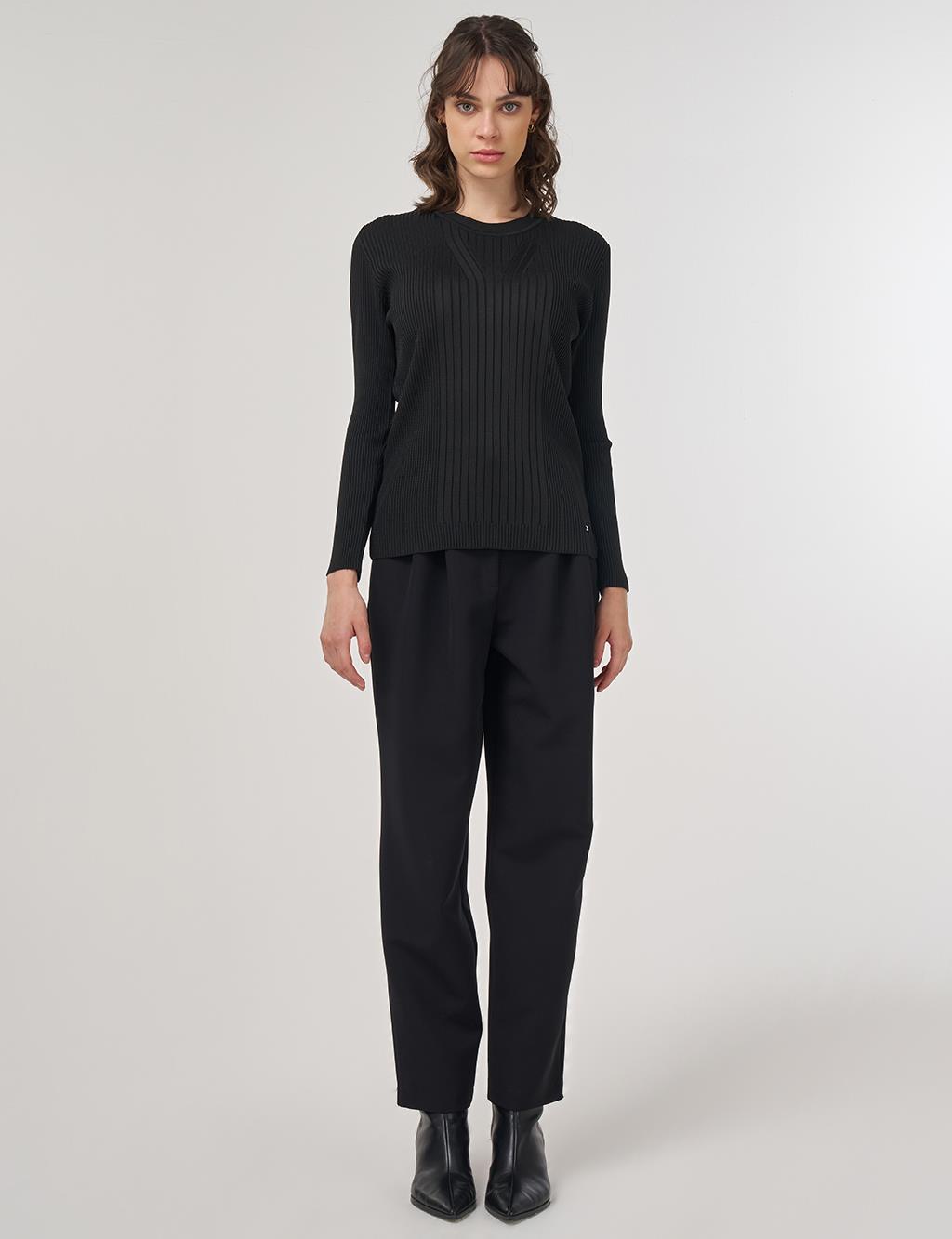 Crew-Neck Knit Sweater in Black