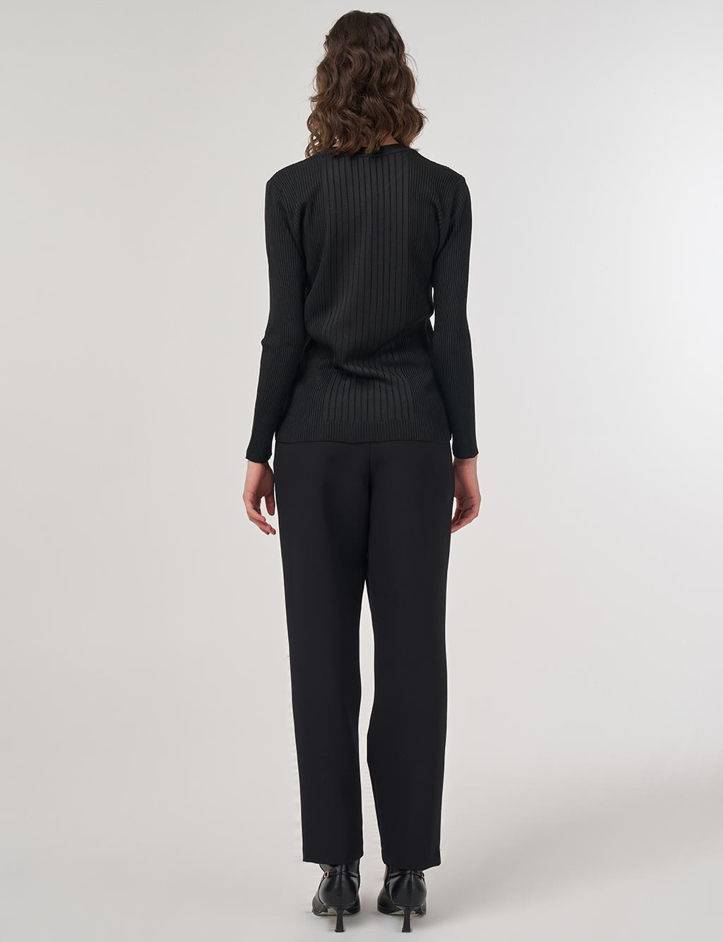 Crew-Neck Knit Sweater in Black