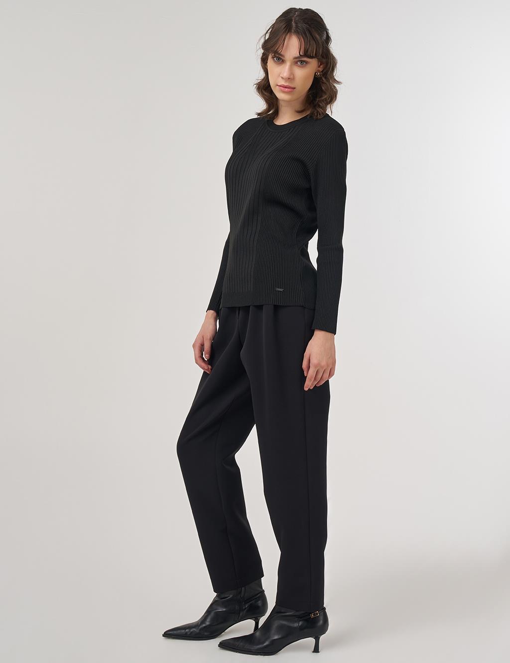 Crew-Neck Knit Sweater in Black