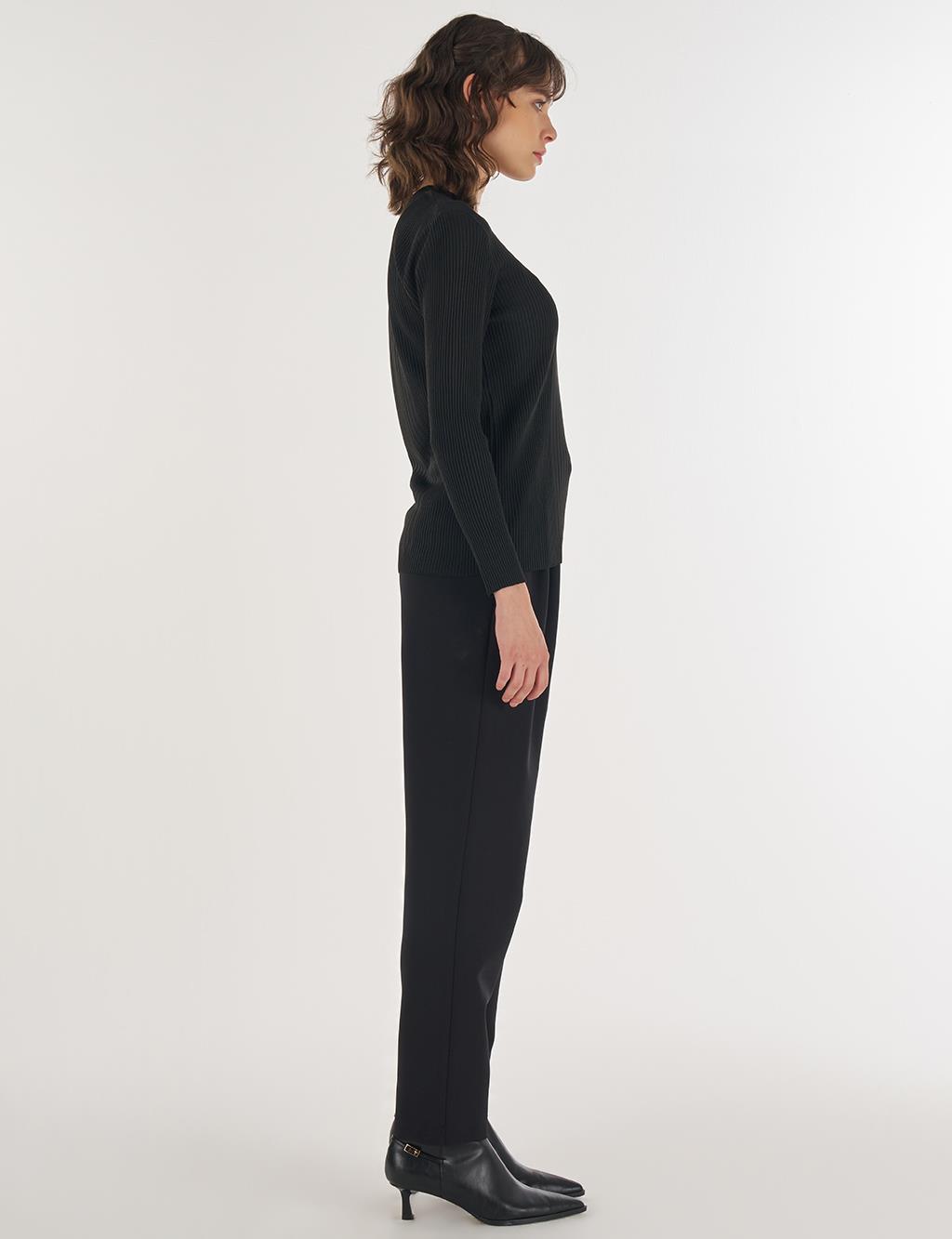 Crew-Neck Knit Sweater in Black
