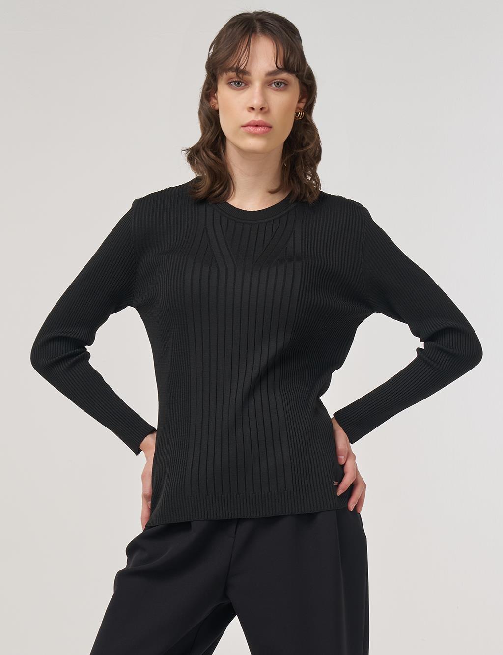 Crew-Neck Knit Sweater in Black