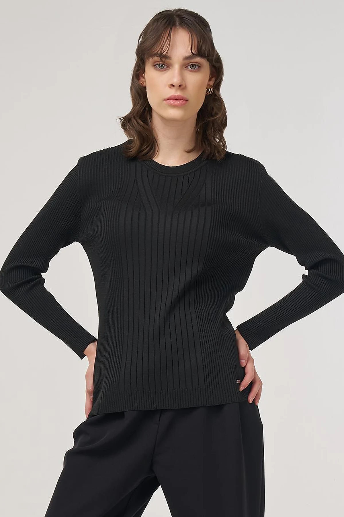 Crew-Neck Knit Sweater in Black