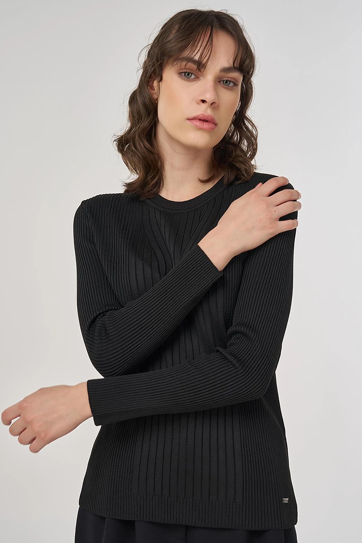 Crew-Neck Knit Sweater in Black