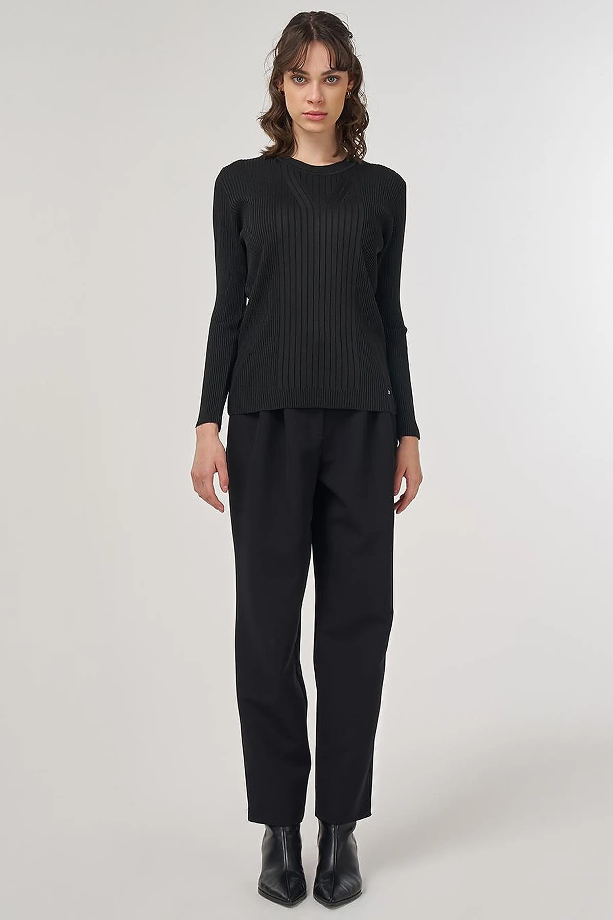Crew-Neck Knit Sweater in Black