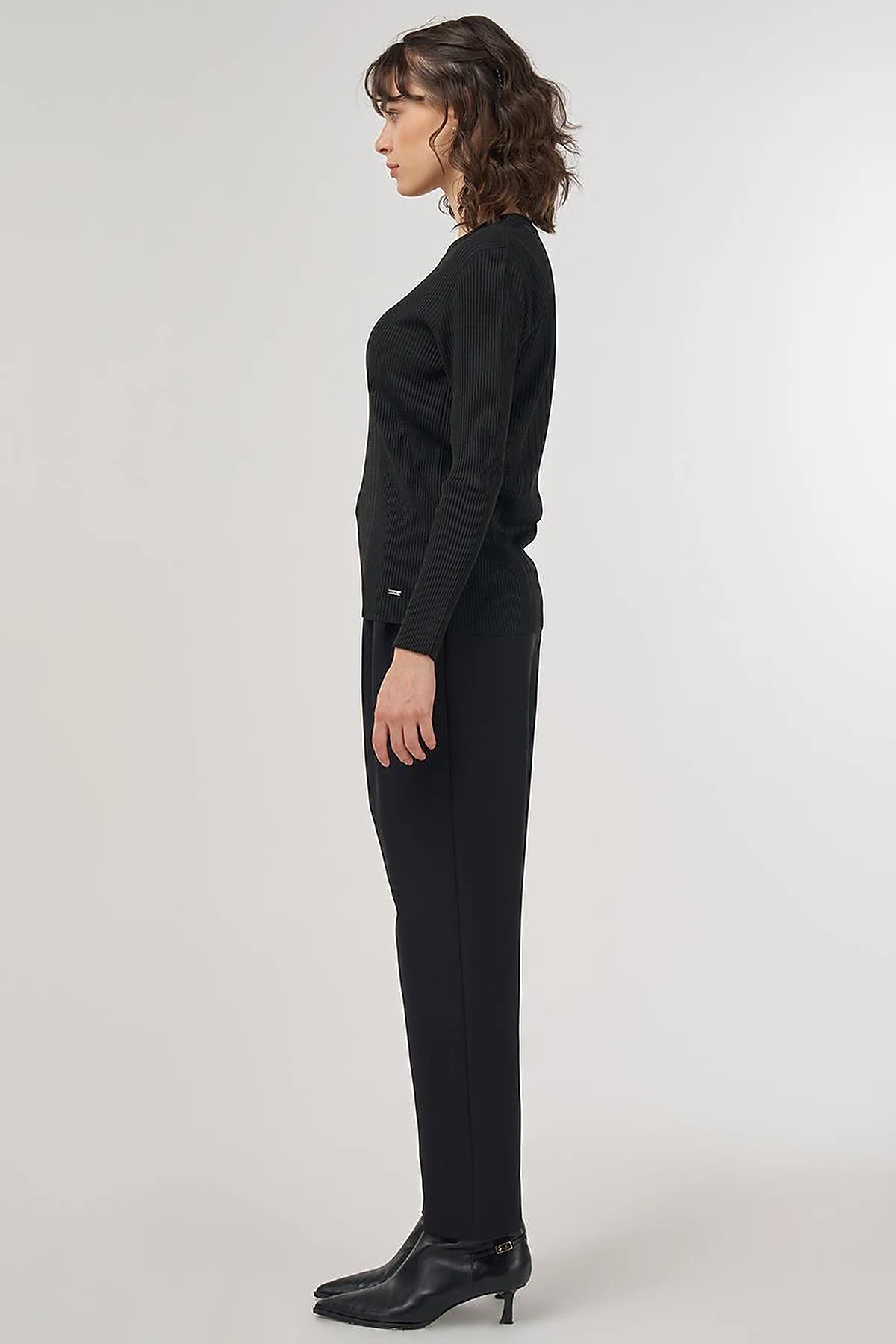 Crew-Neck Knit Sweater in Black