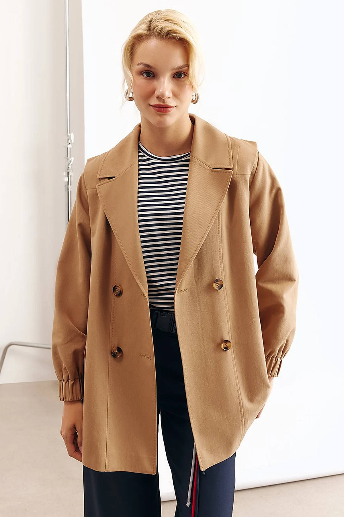 Elastic Cuff Shoulder Detailed Double-Breasted Jacket Beige