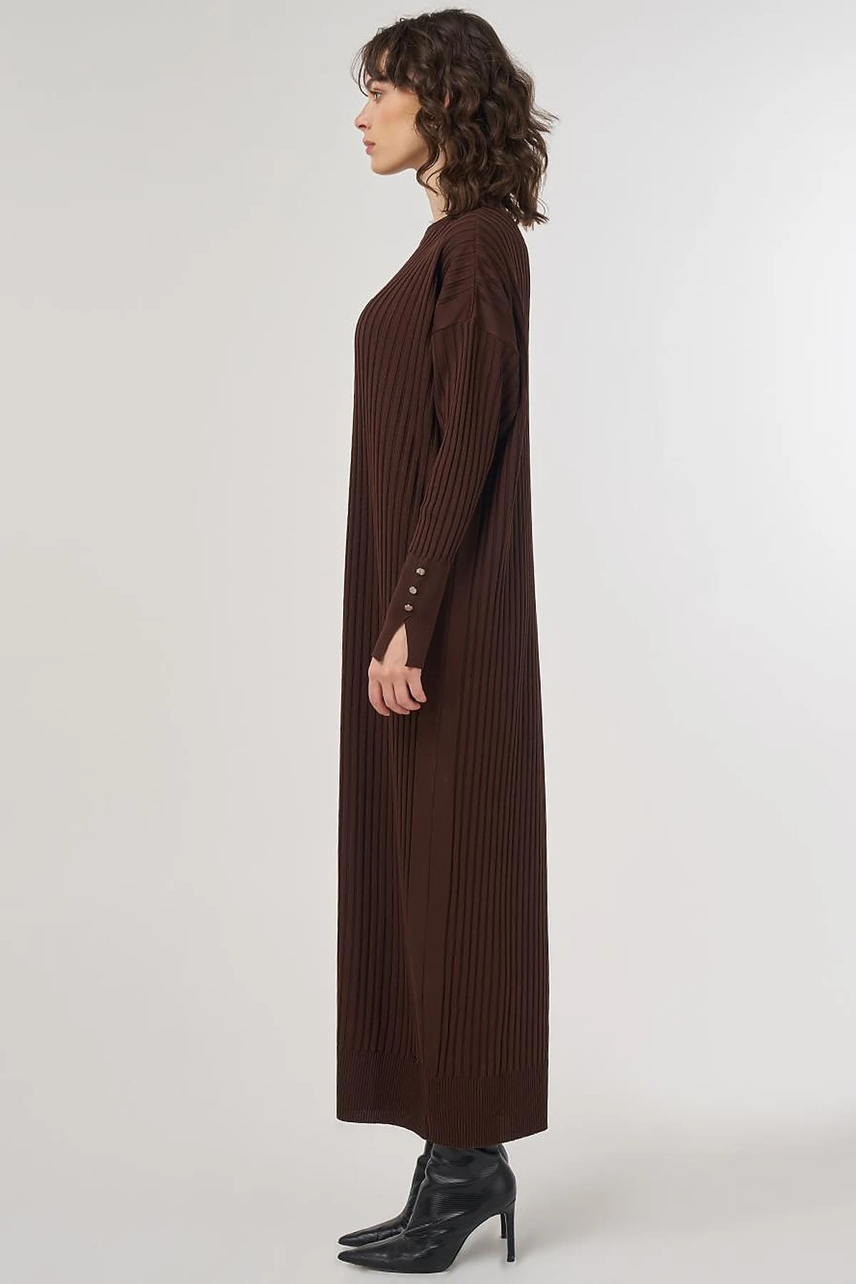 Ribbed Crew Neck Knit Maxi Dress Brown