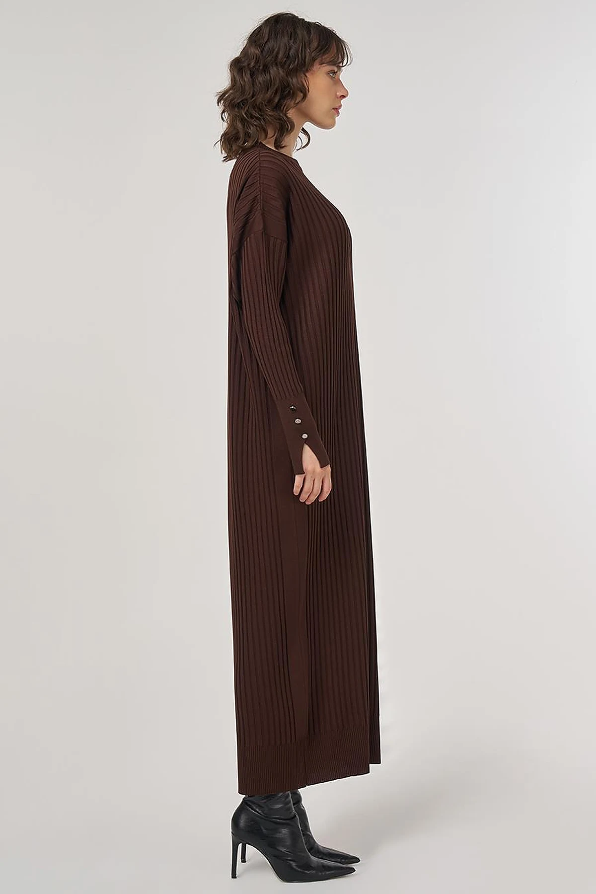 Ribbed Crew Neck Knit Maxi Dress Brown