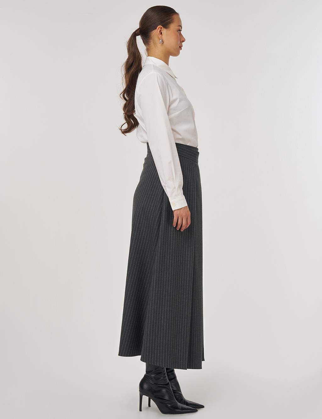 Buckle-Detail Pleated Skirt – Charcoal
