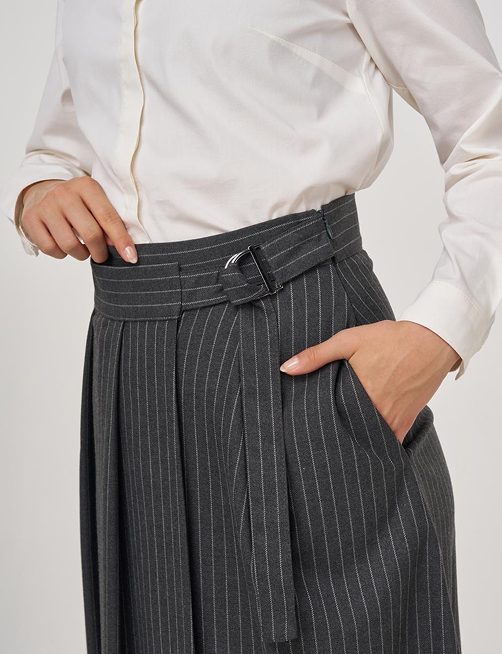 Buckle-Detail Pleated Skirt – Charcoal