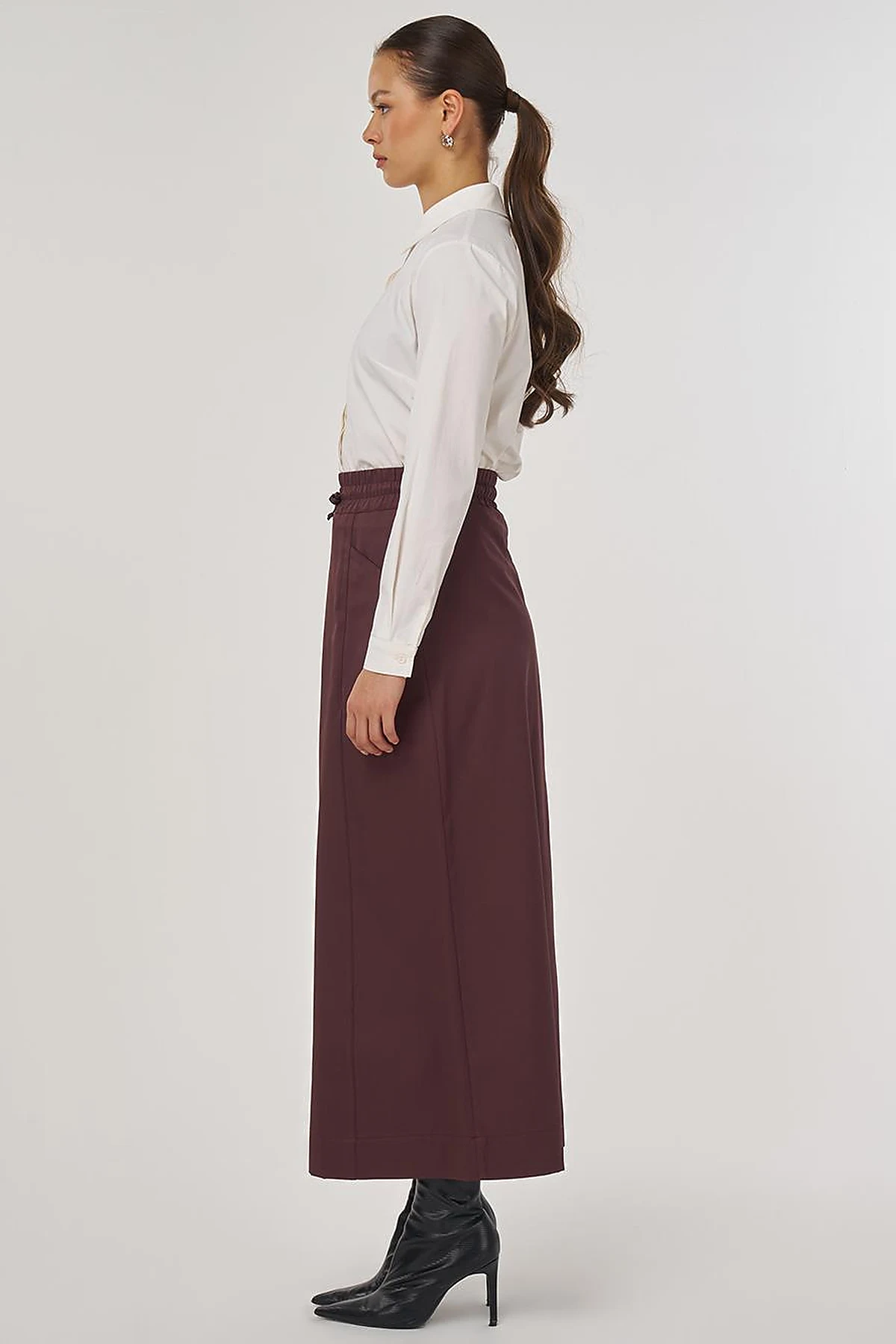 Pocket-Detail Relaxed-Fit Skirt – Dark Burgundy 