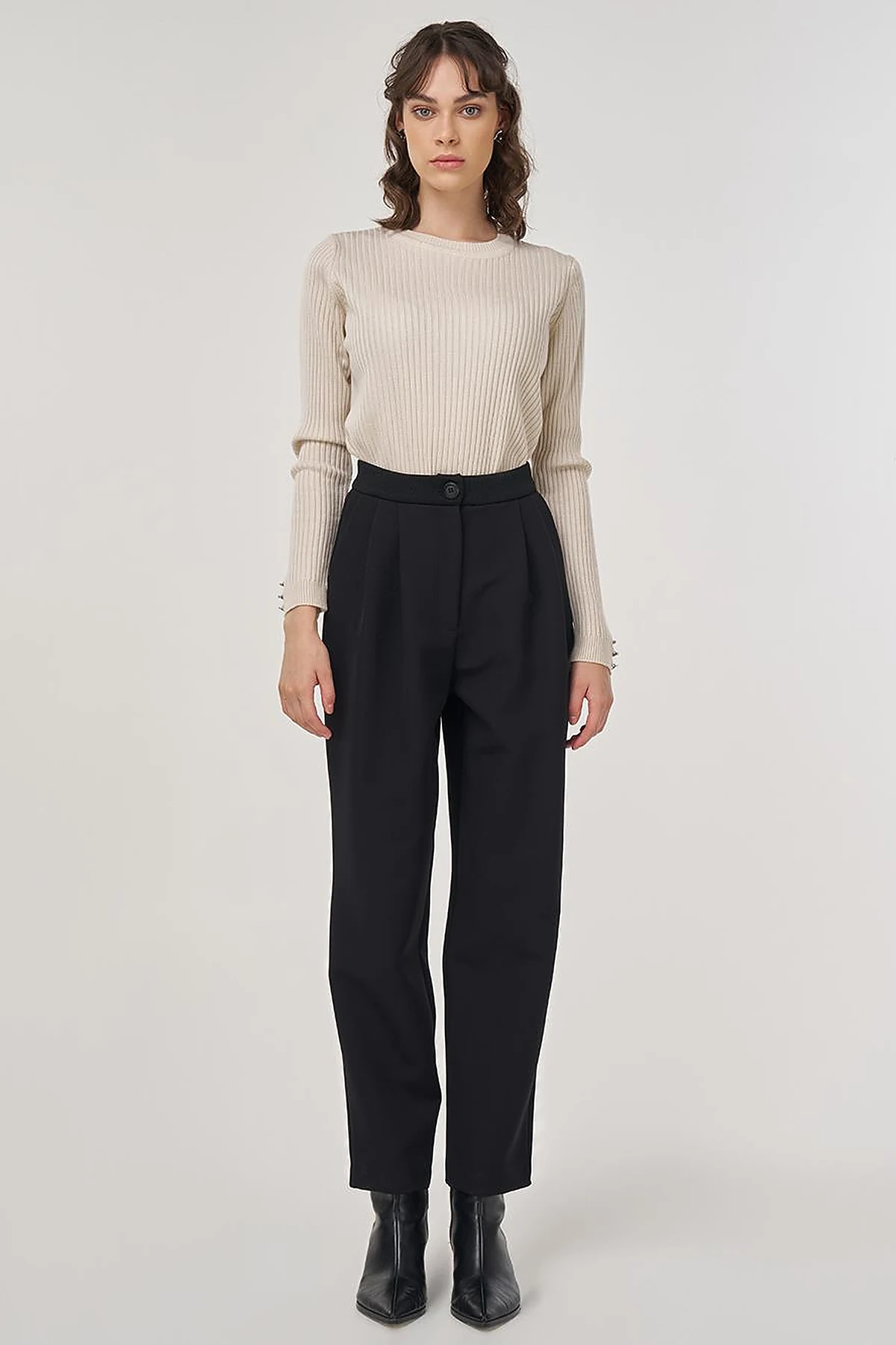 Double-Pleated Trousers in Black